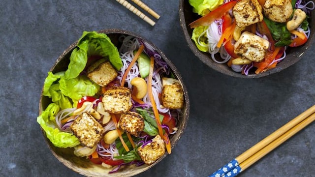 ensalada fideos tofu