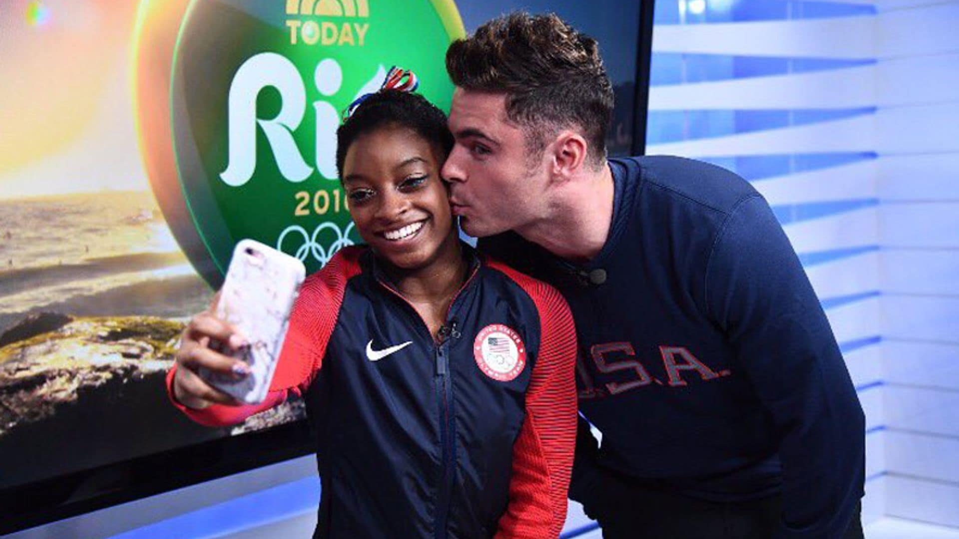 Simone Biles se despide de Río con cinco medallas y el beso de Zac Efron, su amor platónico