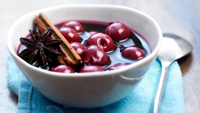 sopa especiada cerezas