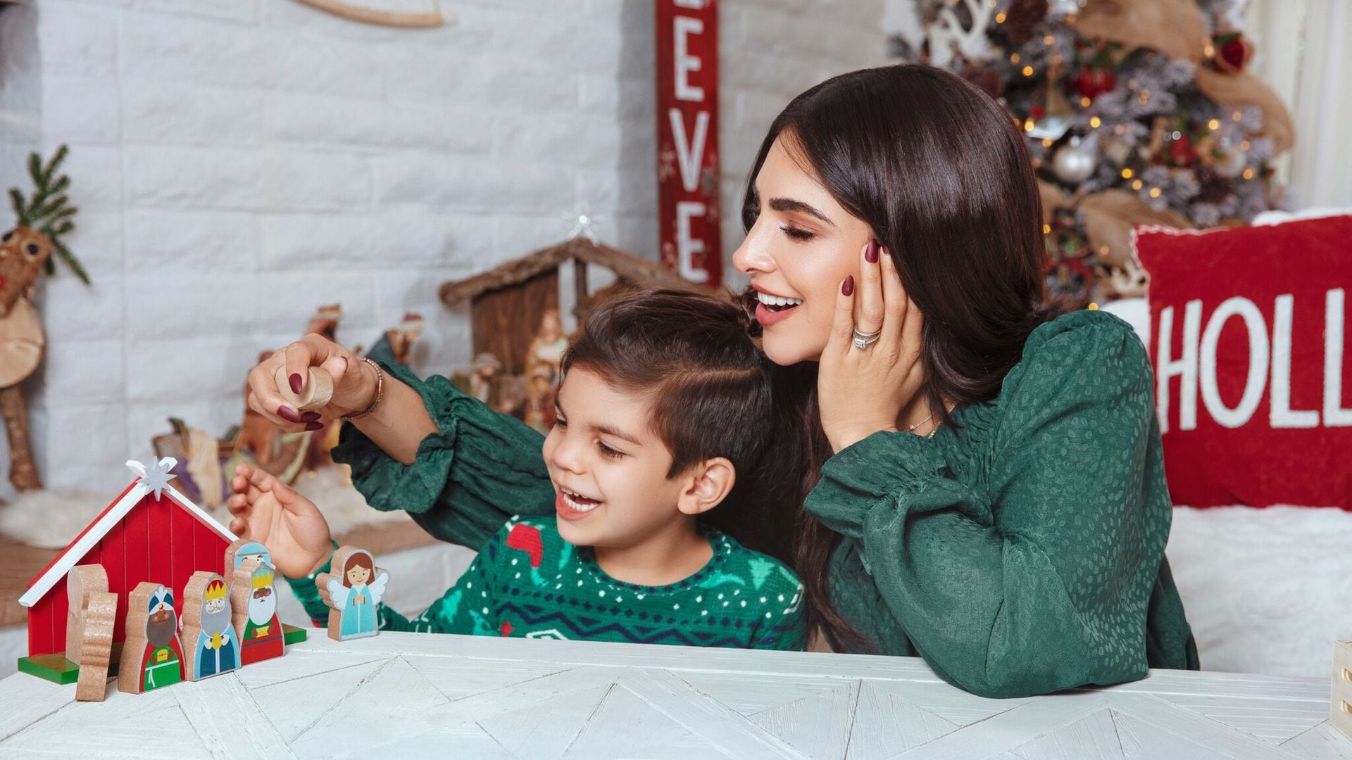 Alejandra Espinoza y sus bonitas tradiciones de Día Reyes que ahora enseña a su hijo