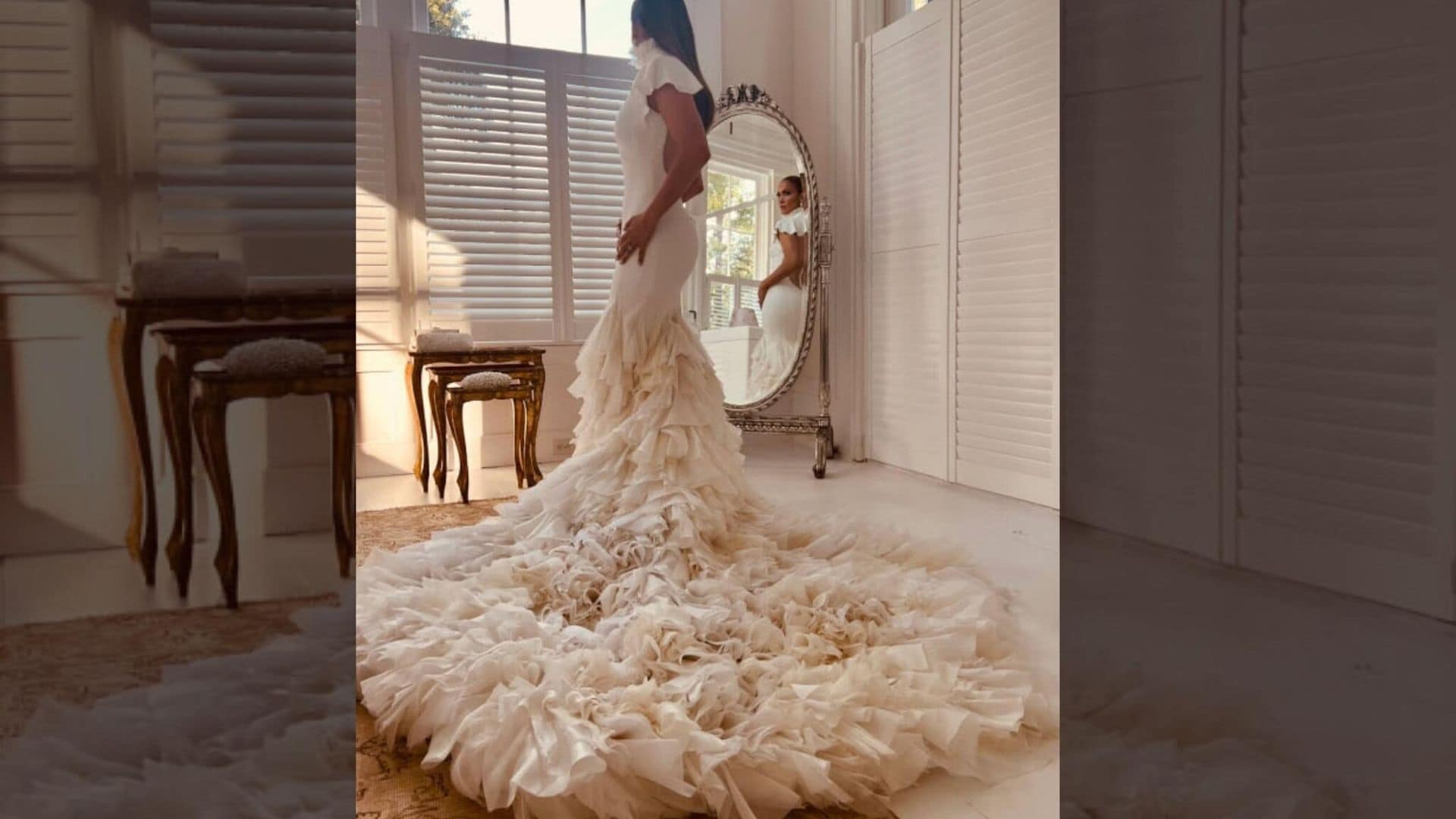 Jennifer Lopez lució tres vestidos espectaculares en su boda con Ben Affleck