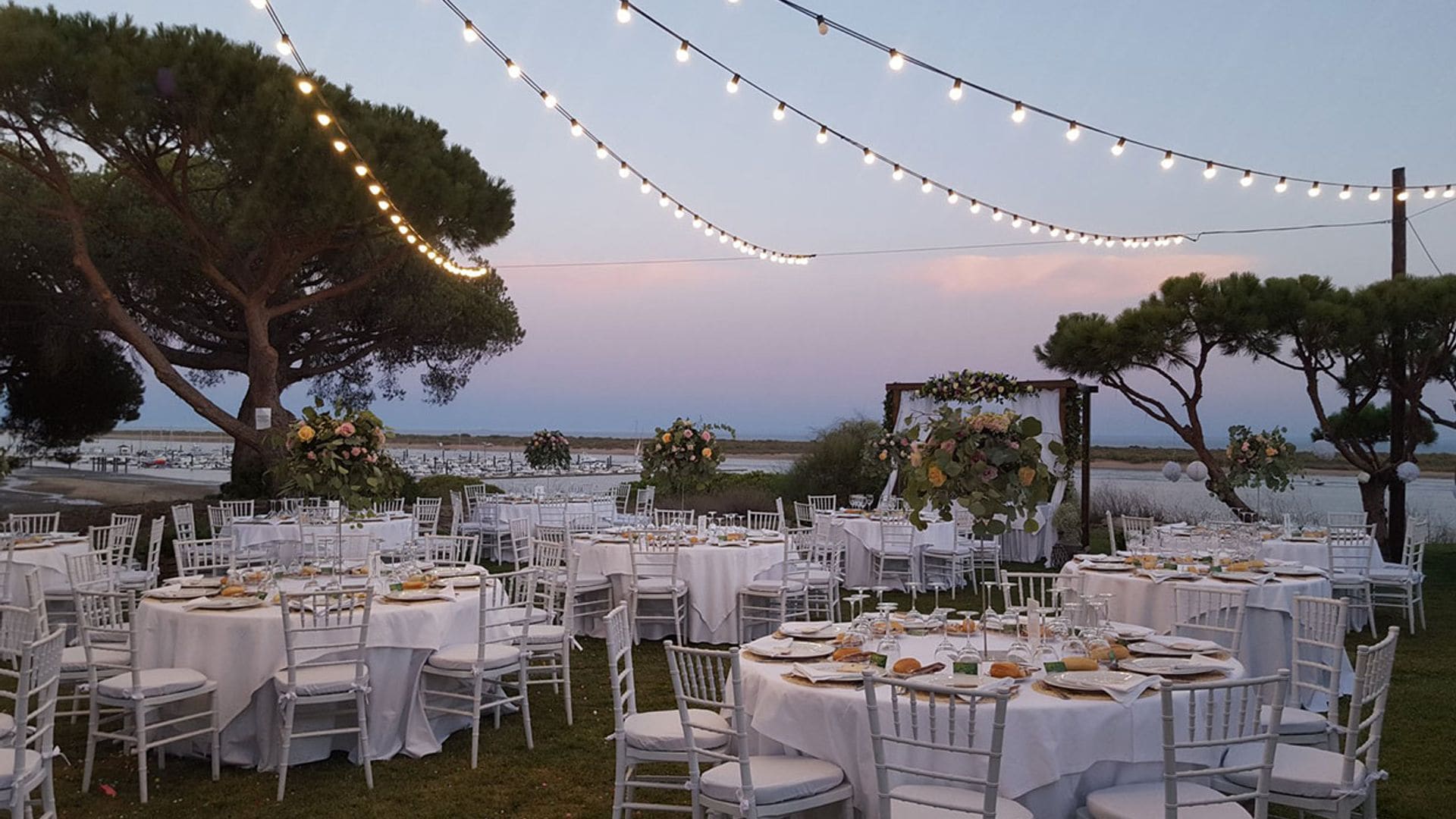 De norte a sur: 7 fincas en las que celebrar una boda con vistas al mar (o a un lago)