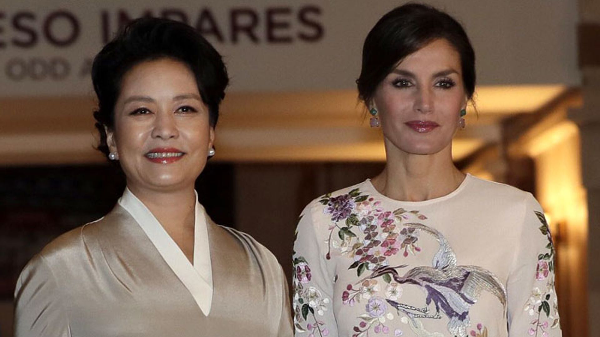 La significativa visita de doña Letizia y Peng Liyuan al Teatro Real