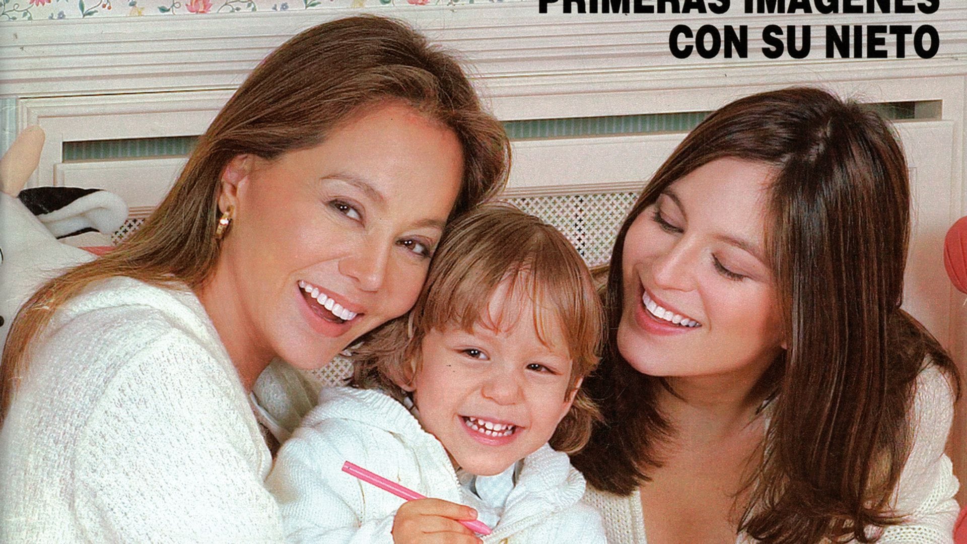 HOLA 4172 PORTADA DE ARCHIVO DE CHÁBELI CON ISABEL PREYSLER Y SU HIJO ALEJANDRO