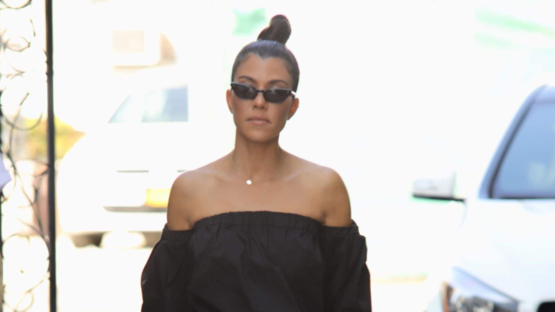 El último look de Kourtney Kardashian o el juego de las proporciones