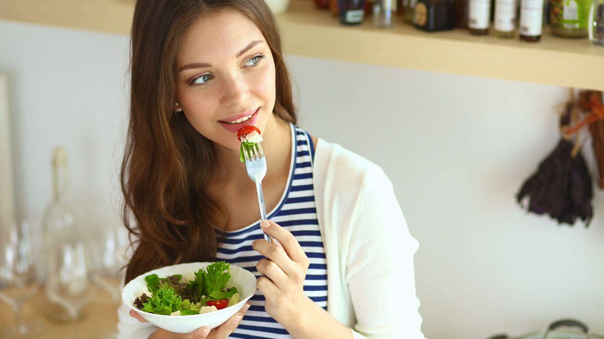 mujer ensalada