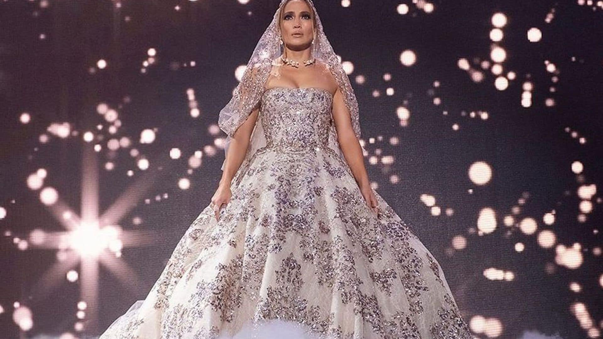 Todos los vestidos de novia de Jennifer Lopez dentro y fuera de la pantalla