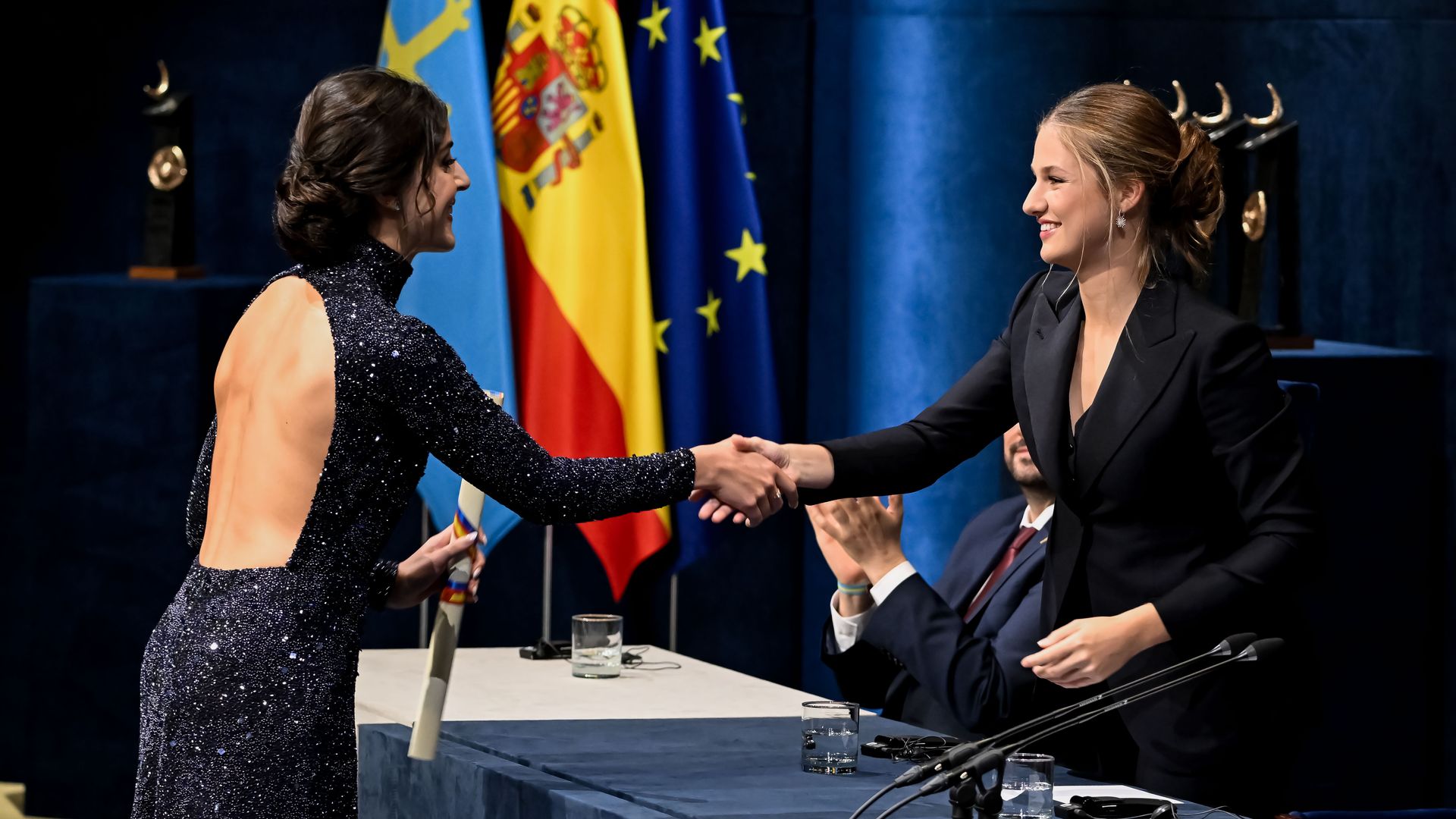 Las lágrimas de la madre de Carolina Marín al ver a su hija alzar el premio 