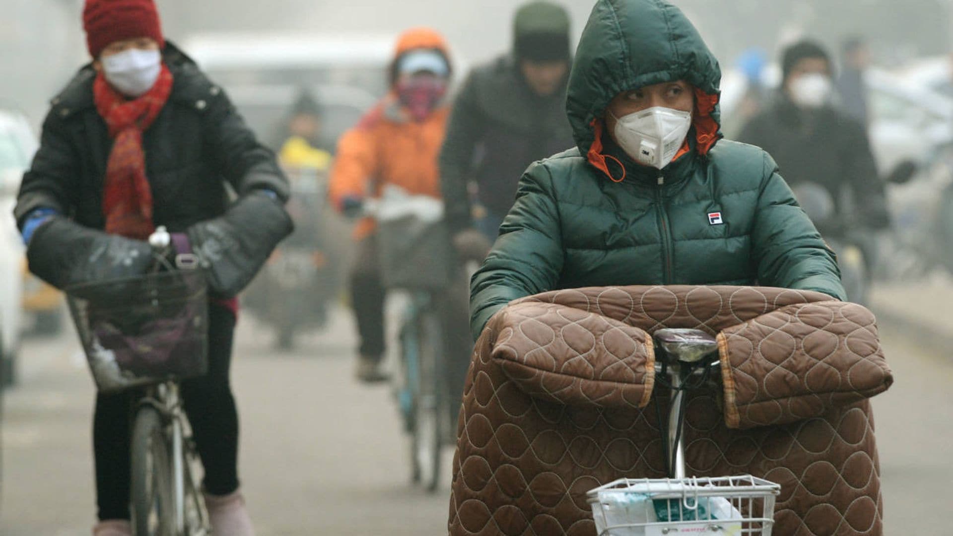 Así afecta la contaminación a la salud de tus huesos