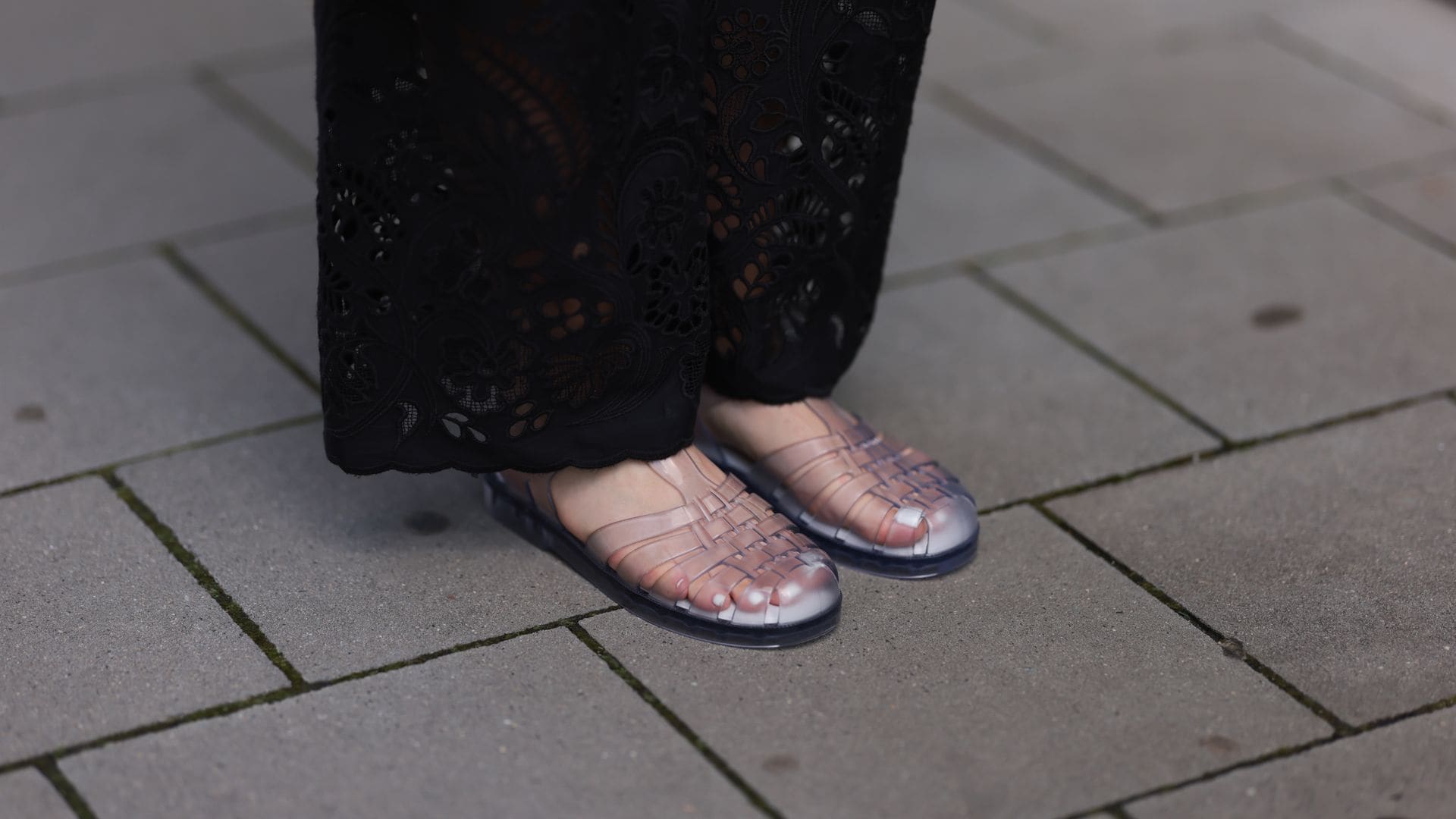 8 sandalias cangrejeras de plena tendencia que llevarás de la playa a la ciudad