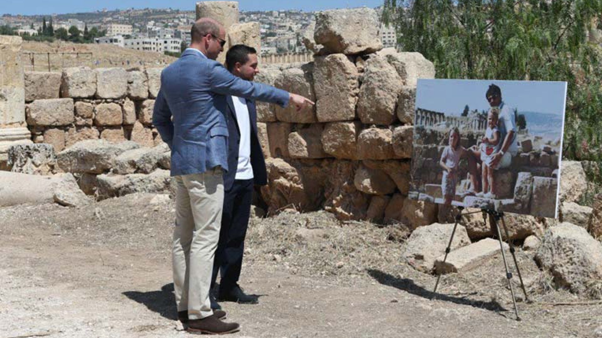 ¡A esa niña la conozco! El encuentro más insólito del príncipe Guillermo con su mujer en Jordania