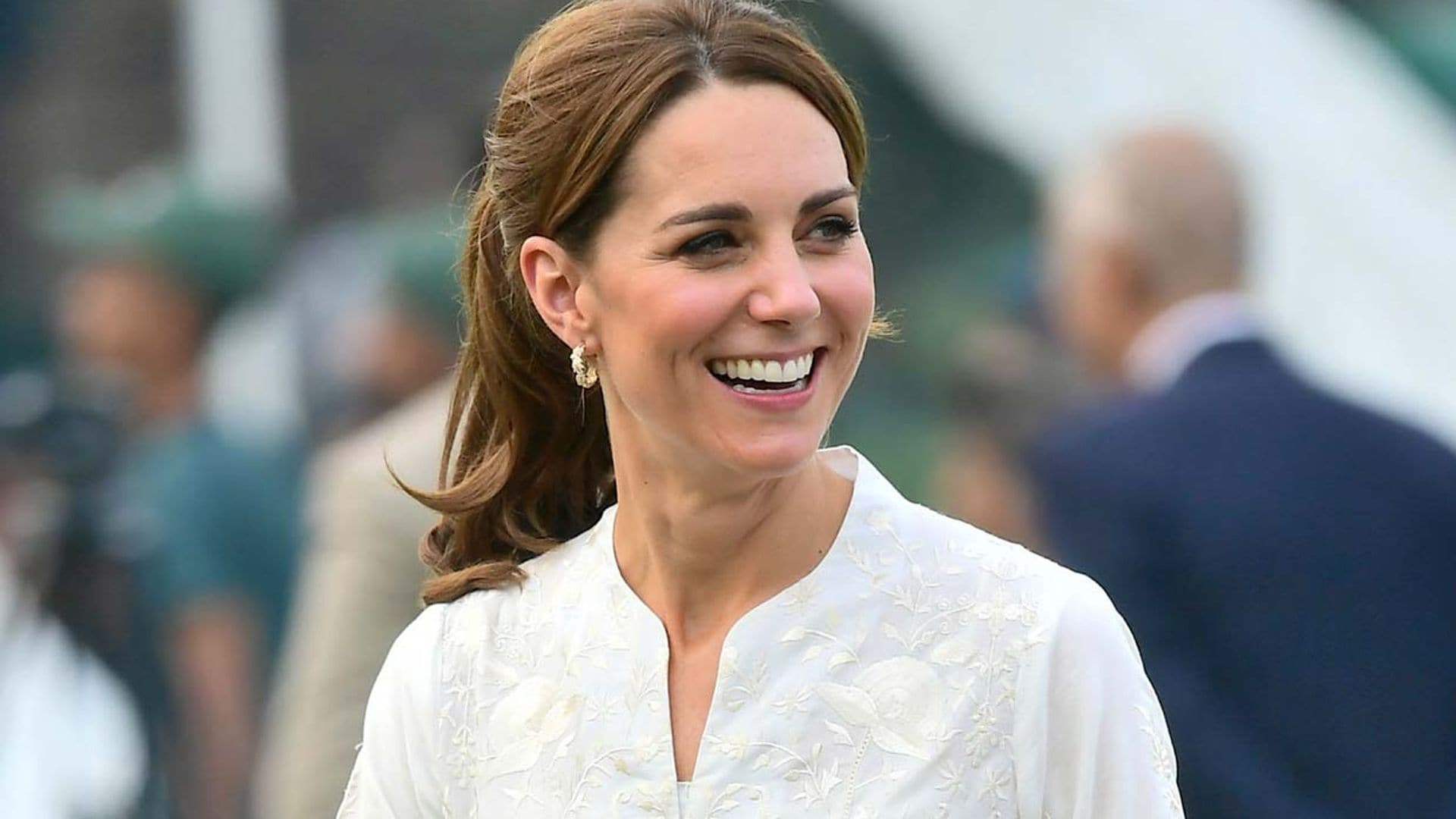 El aplaudido gesto de Kate Middleton al volver a ponerse un 'shalwar kameez'