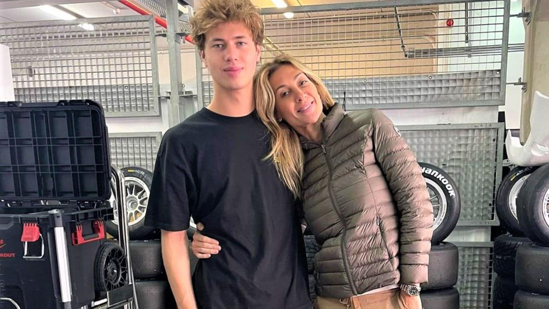 Conoce a Javier Sagrera, el joven piloto que ha sufrido un atraco en México junto a su madre, Mónica Pont