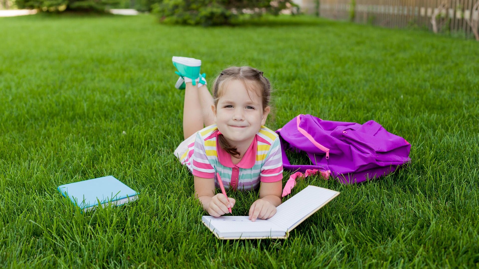 ¿Es bueno que los niños hagan tareas escolares en verano?