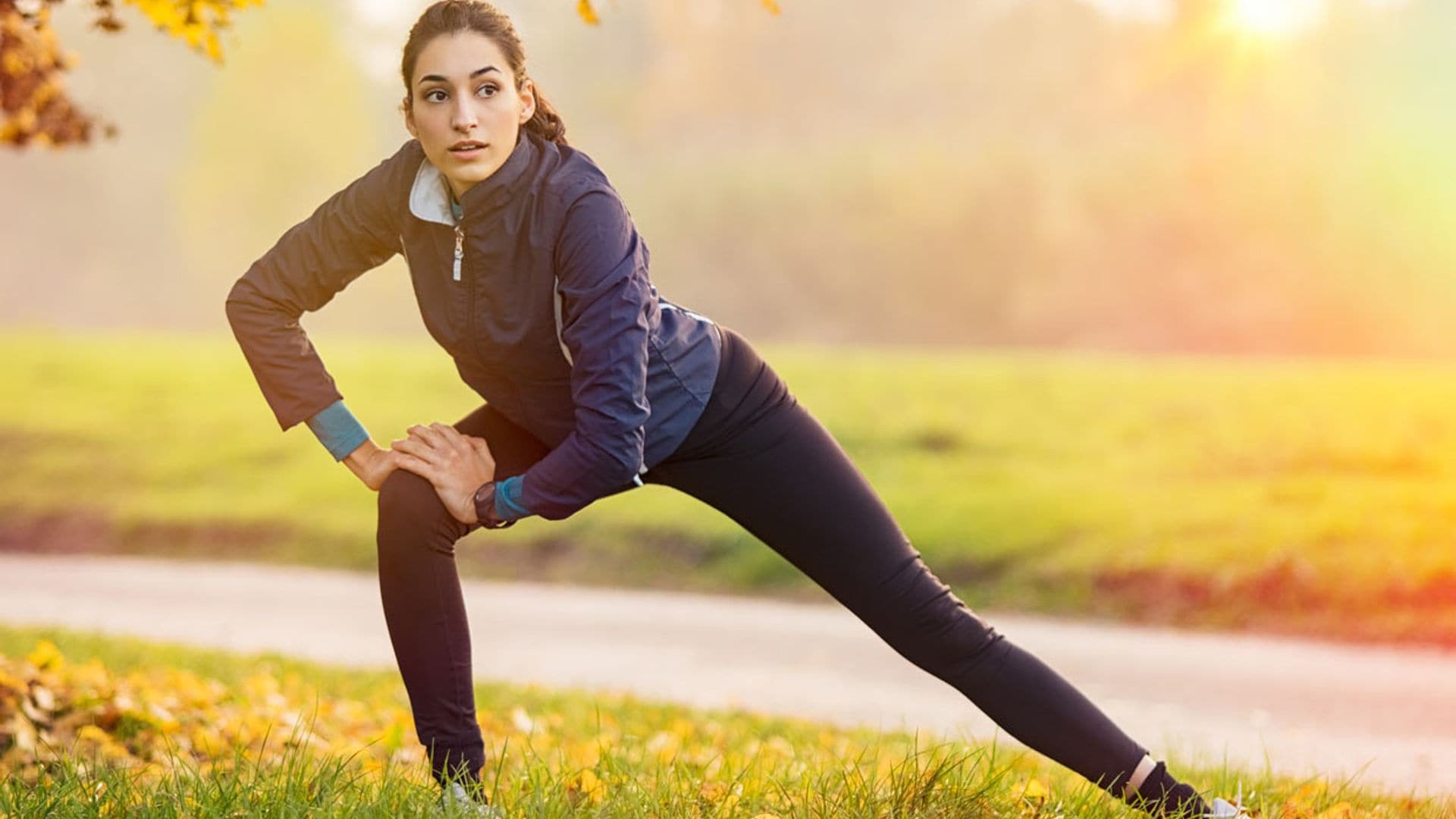 Ejercicios de estiramiento dinámico que mejoran tu flexibilidad, según la entrenadora Noe Todea