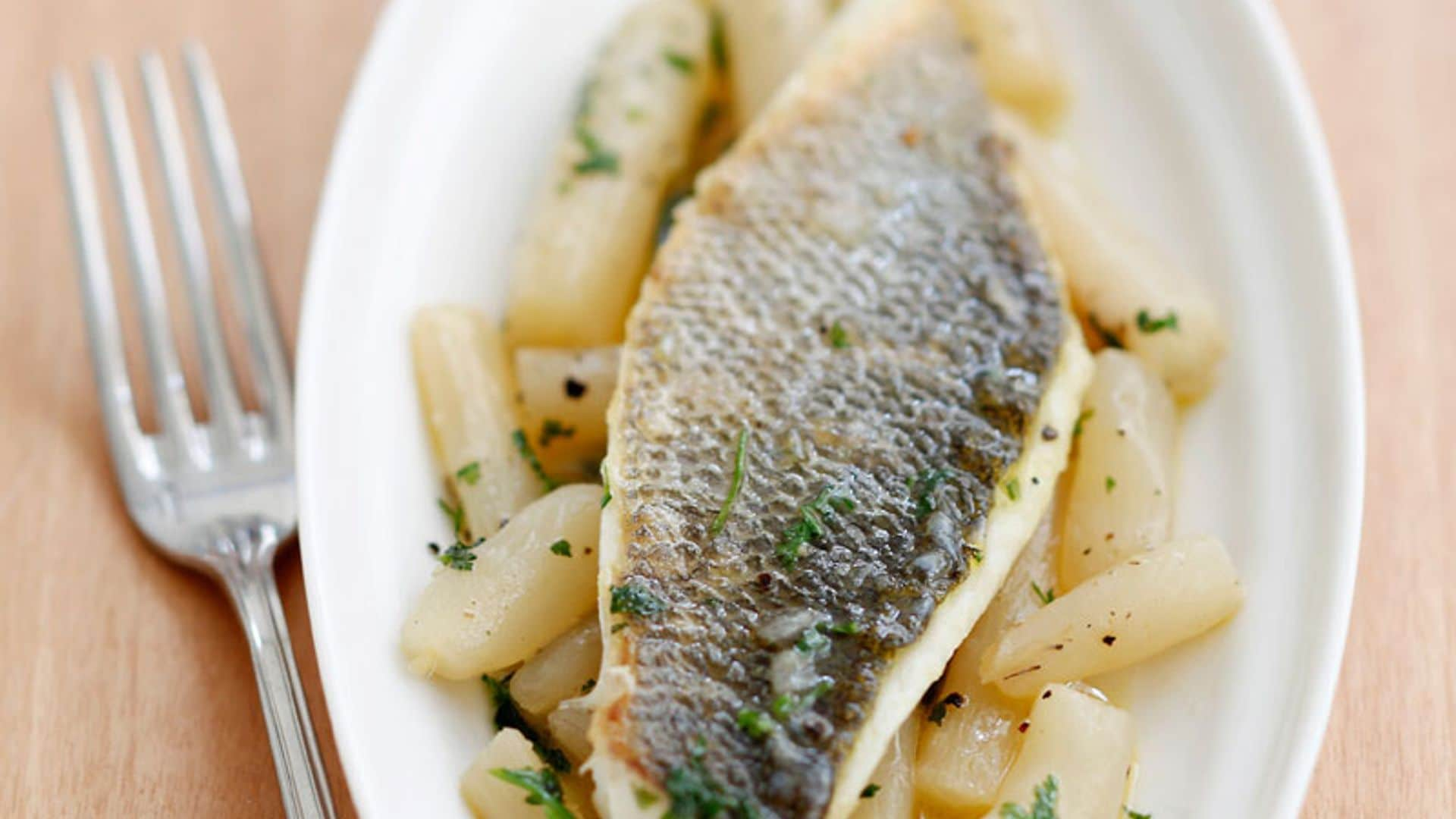 Filetes de lubina al horno con salsifí al limón