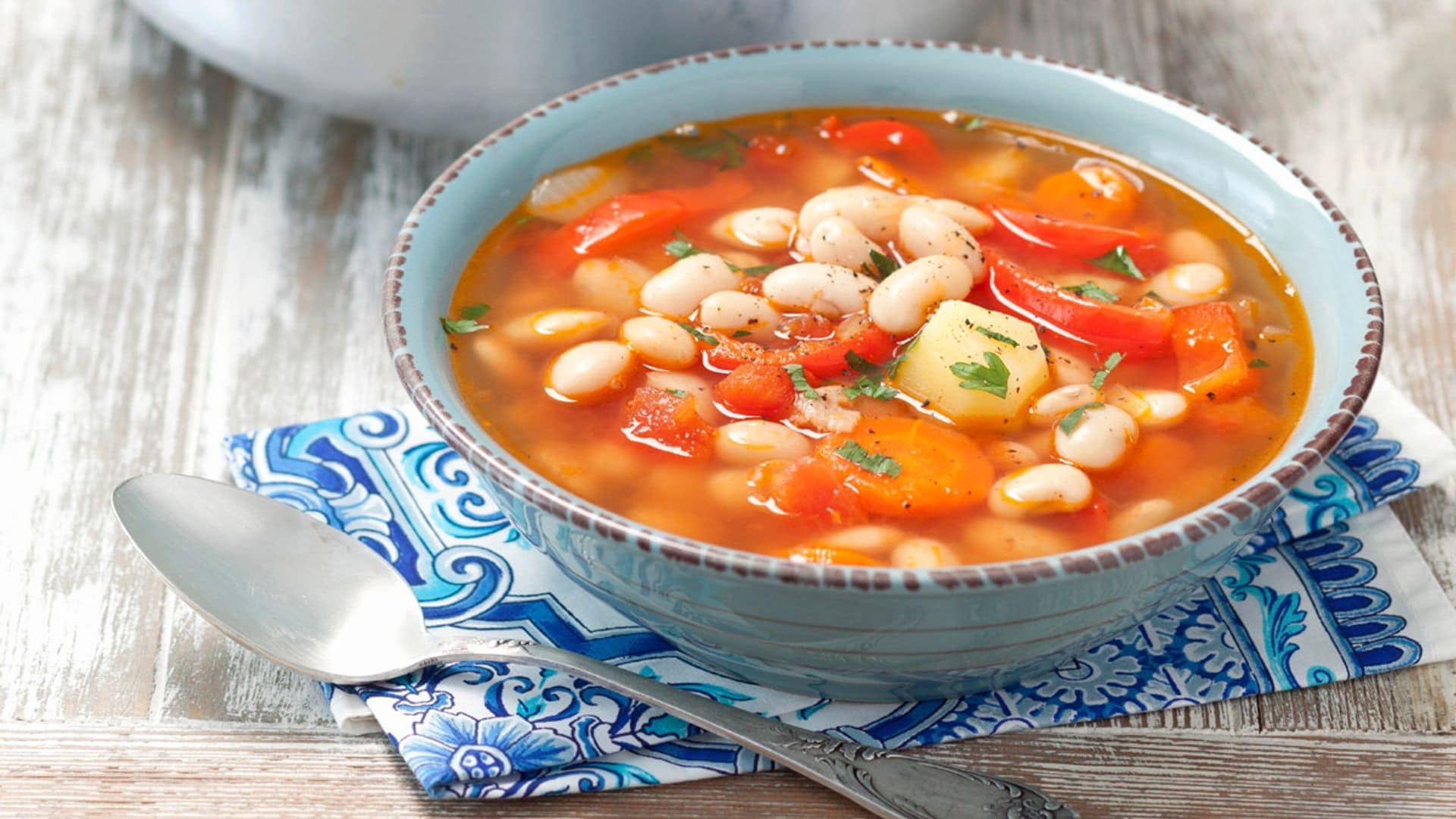 Potaje de alubias blancas con verduras