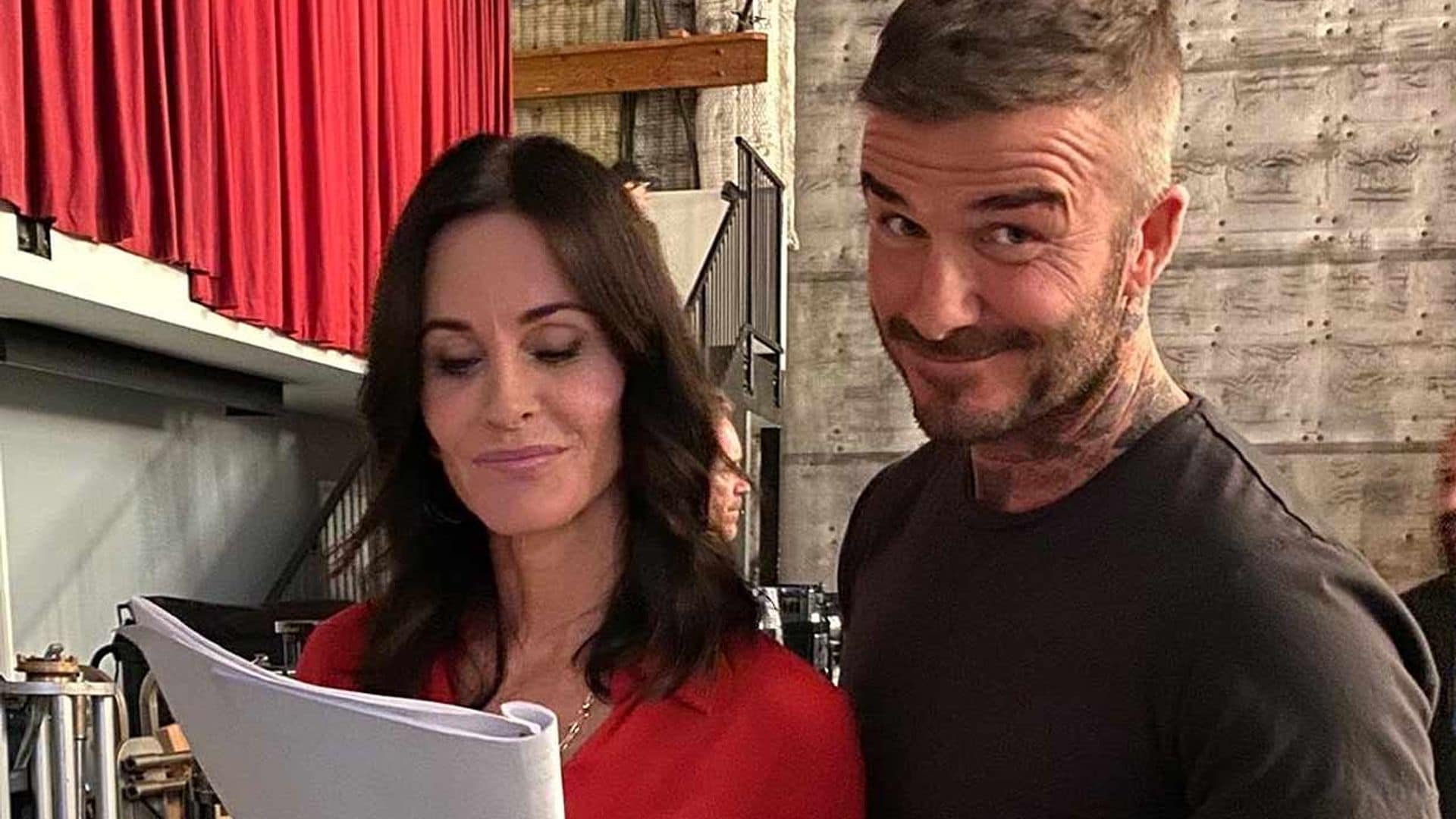 ¿Qué serie ha unido a David Beckham y Courteney Cox... en un jacuzzi?