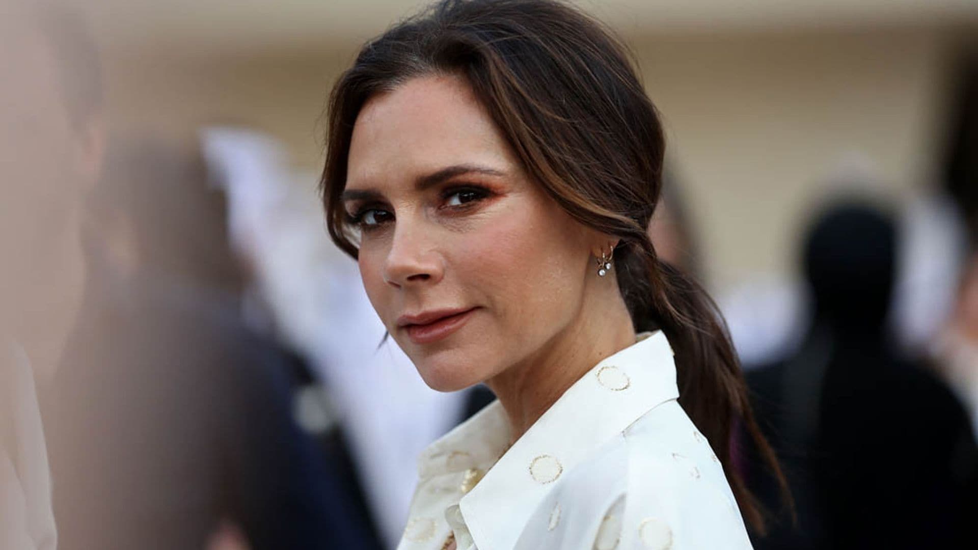 Victoria Beckham se reconcilia con el estampado que le recuerda a las 'Spice Girls'