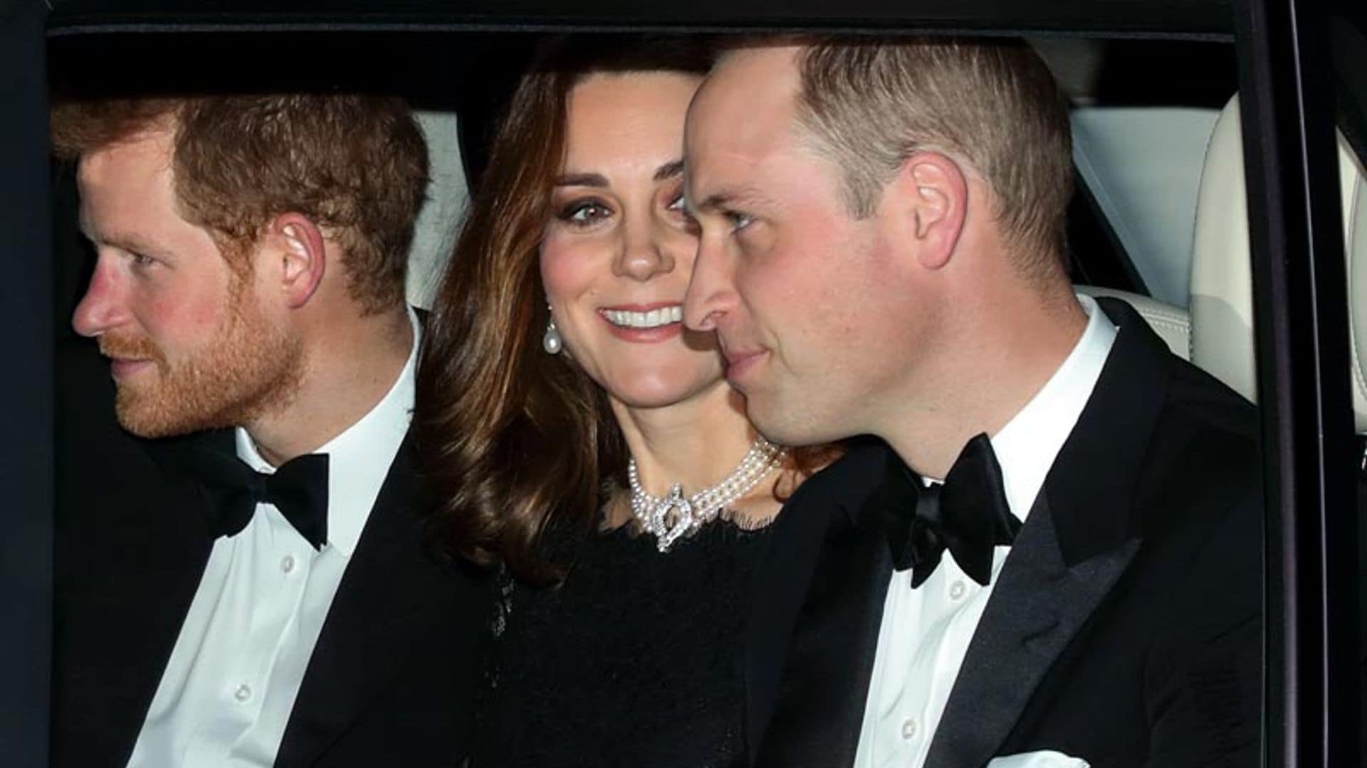 El cariñoso guiño de la Duquesa de Cambridge a la reina Isabel en su cena de aniversario