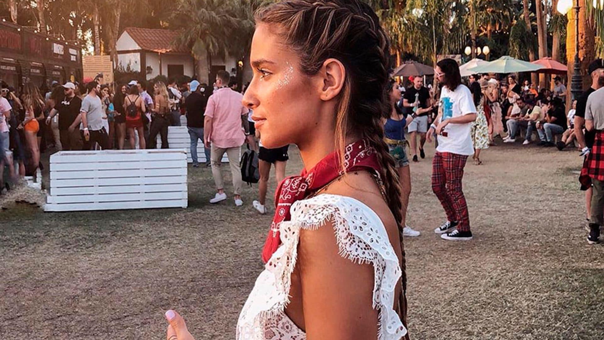 María Pombo dice sí al maquillaje con purpurina en los looks de festival