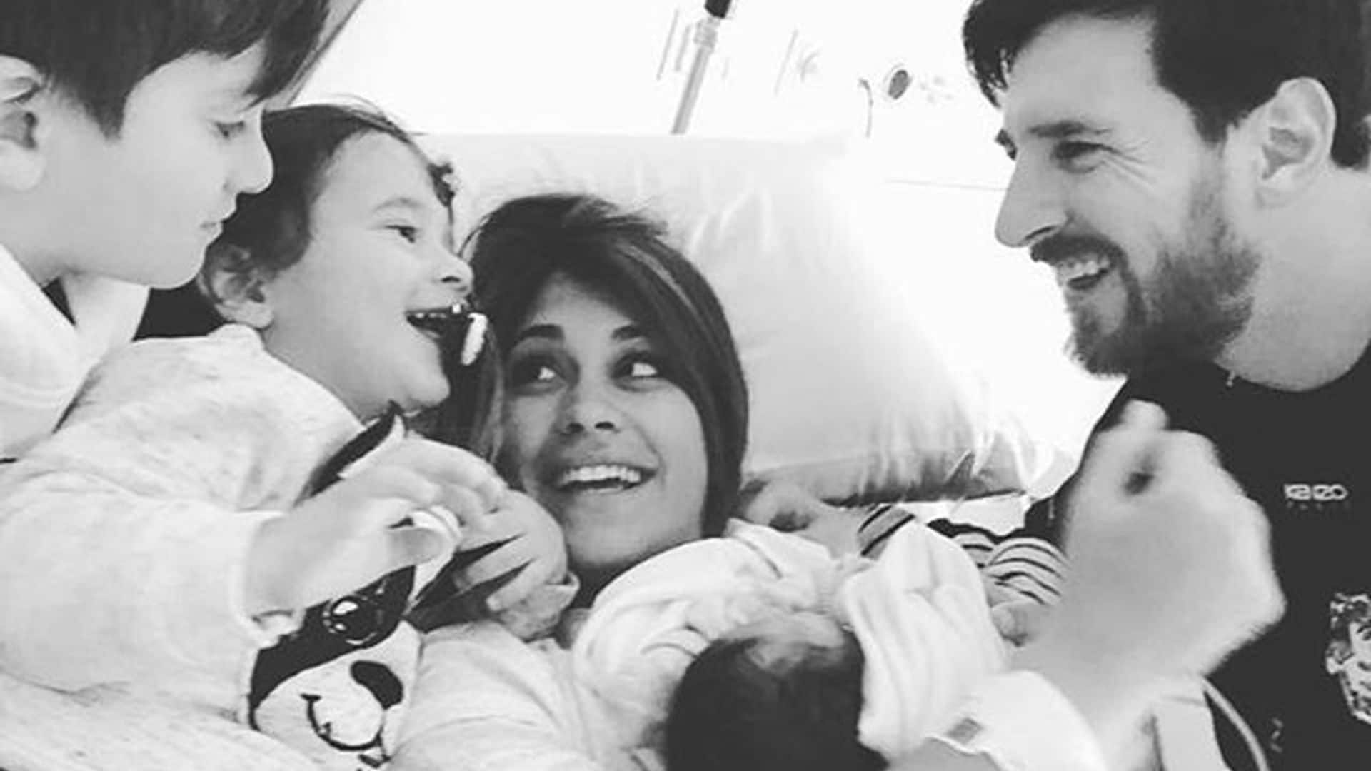 Primera foto de familia (numerosa) de Leo Messi y Antonela Roccuzzo con sus tres hijos