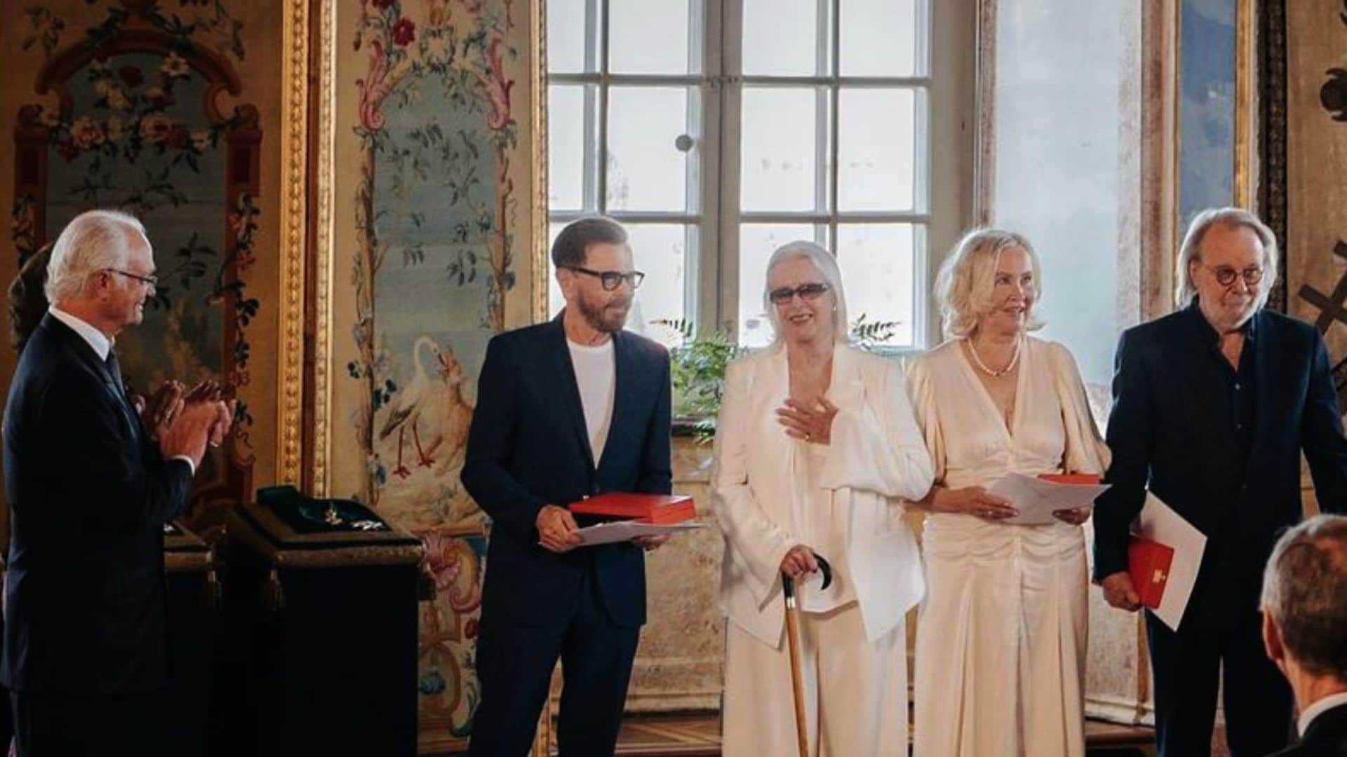 ABBA, juntos de nuevo y condecorados por los reyes de Suecia en el 50 aniversario de 'Waterloo'