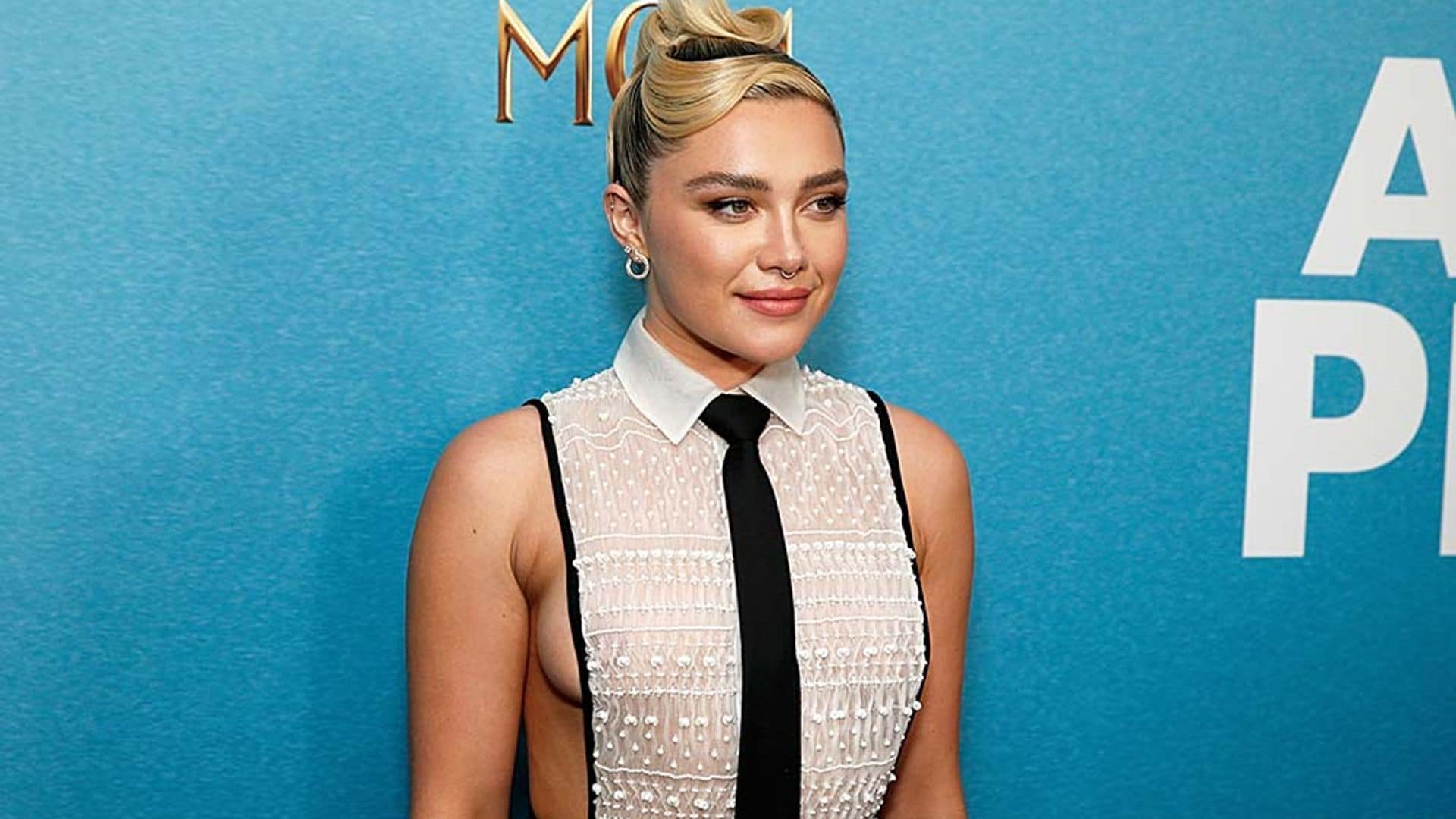 Florence Pugh causa sensación con el 'vestido-esmoquin' que encantará a las invitadas rompedoras