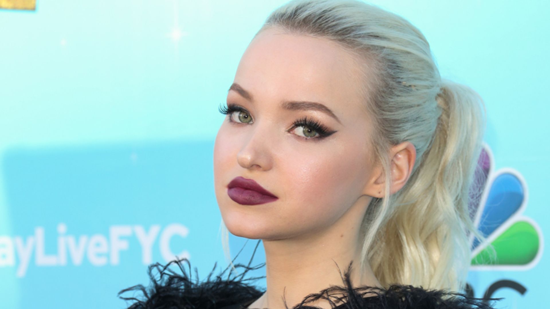 Se llevan las raíces oscuras: Dove Cameron, Scarlett Johansson o Hailey Baldwin te lo demuestran