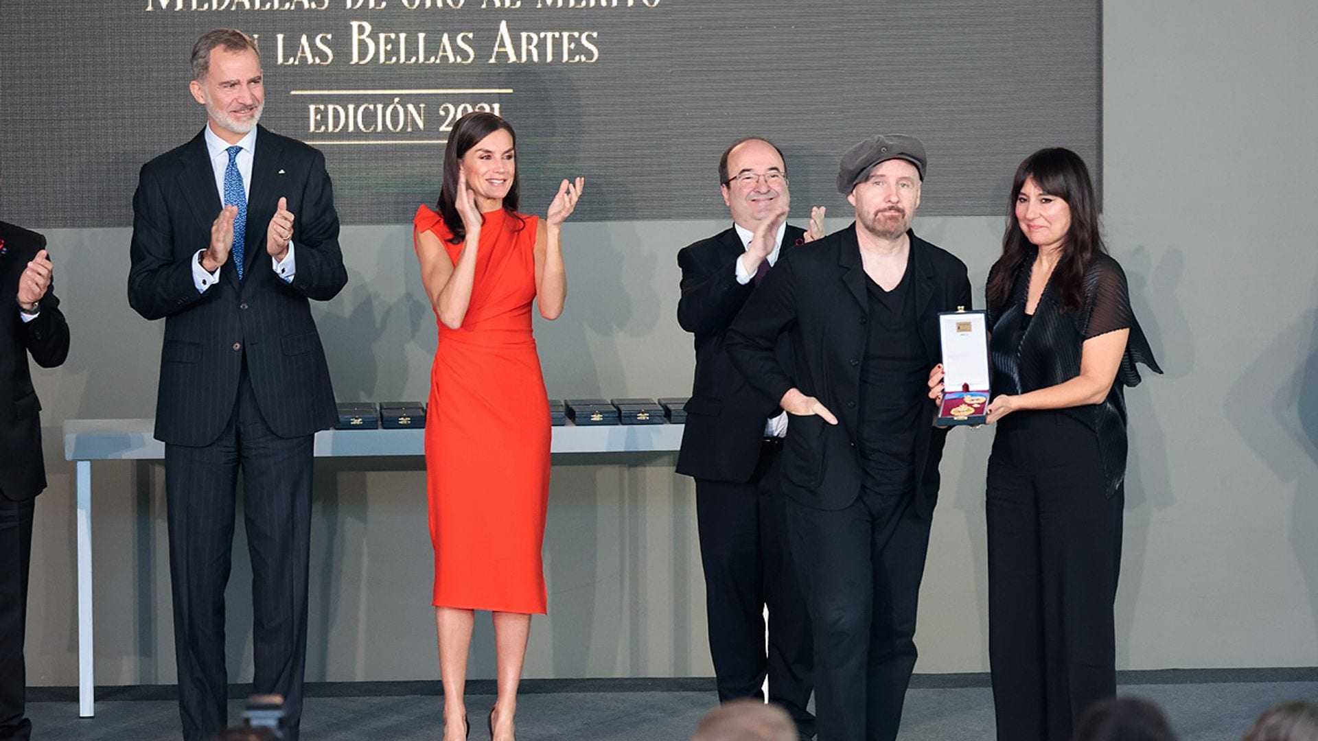 Los Reyes premian a Javier Bardem, Amaral, Ana Locking y Paloma San Basilio con la medalla a las Bellas Artes