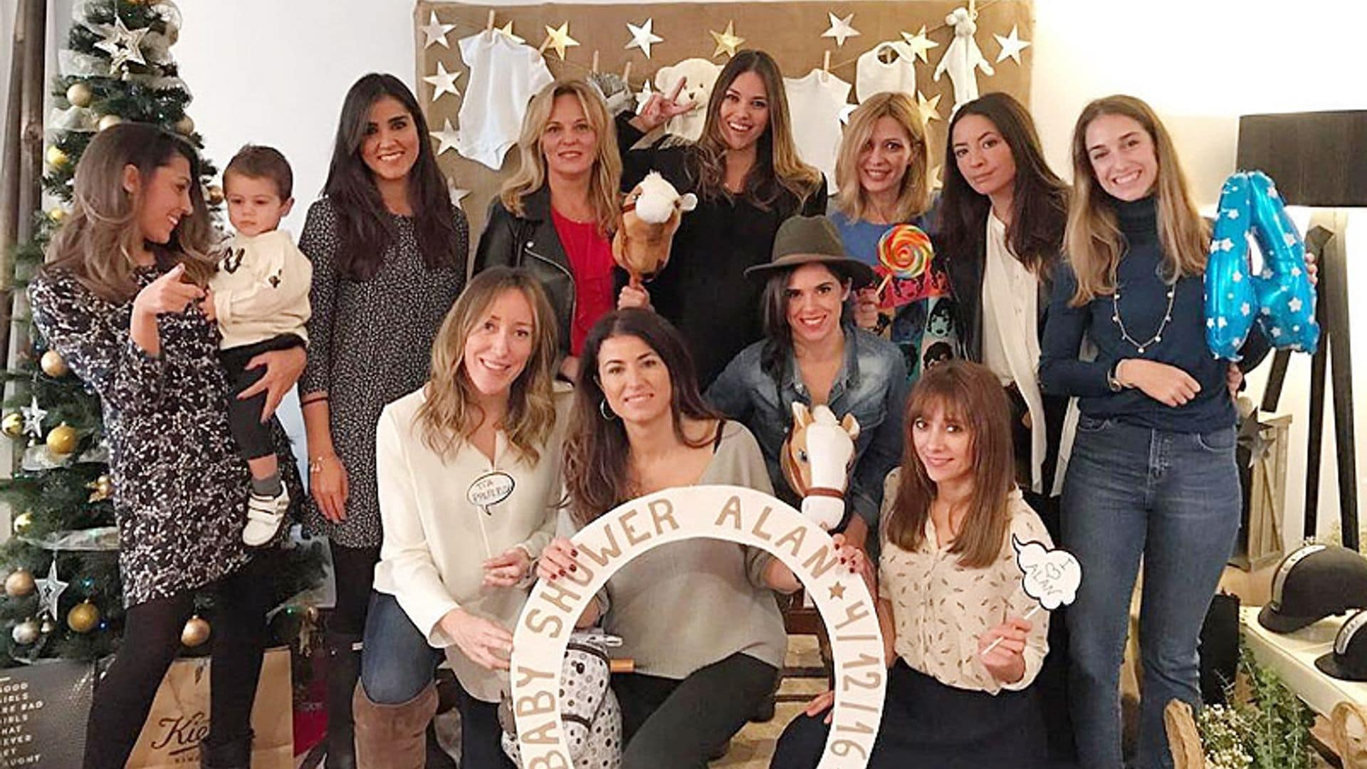 Reunión de amigas y sobredosis de azúcar: la divertida 'baby shower' de Helen Lindes