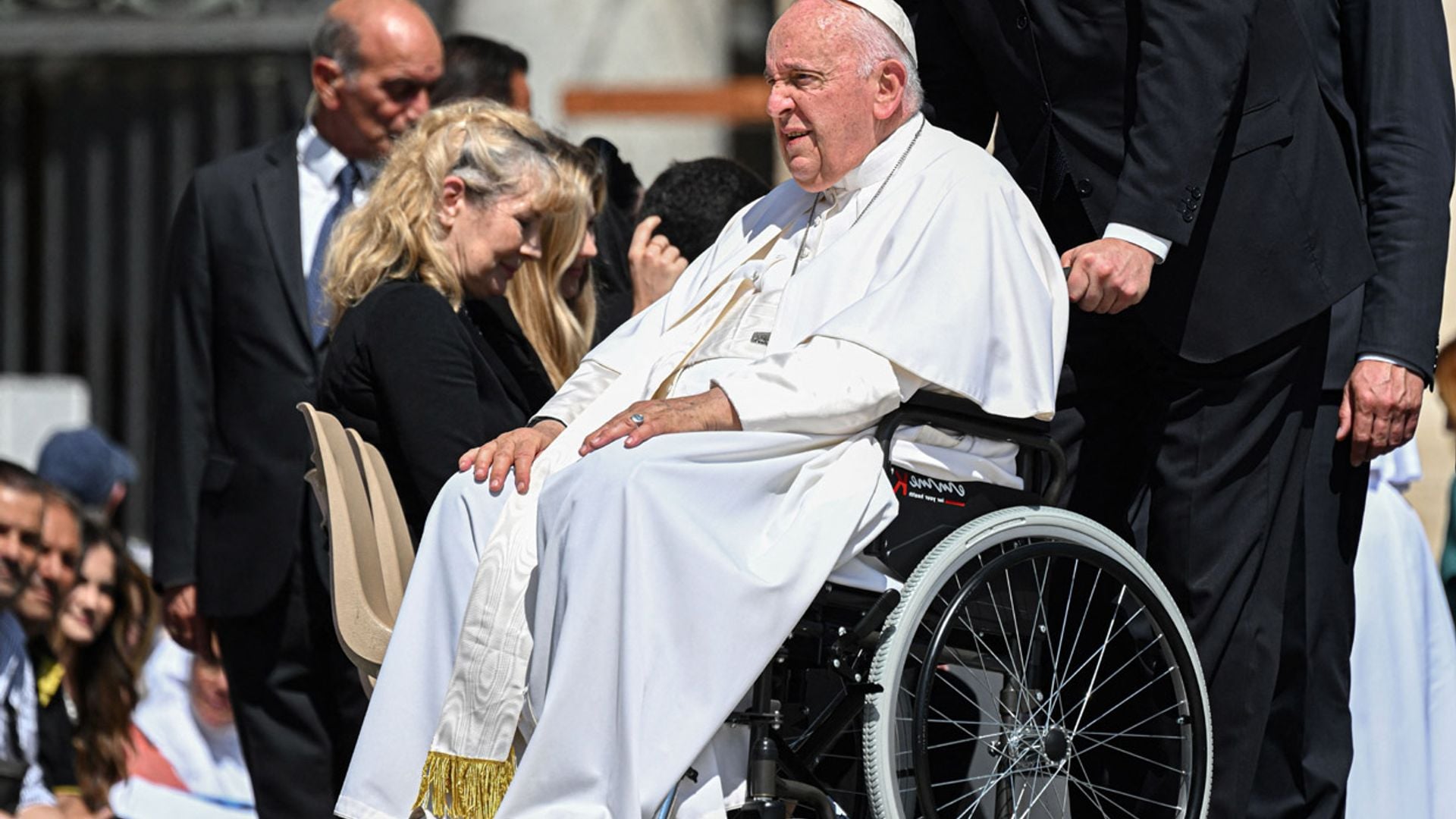 El papa Francisco ha sido operado 'sin complicaciones' de una obstrucción intestinal