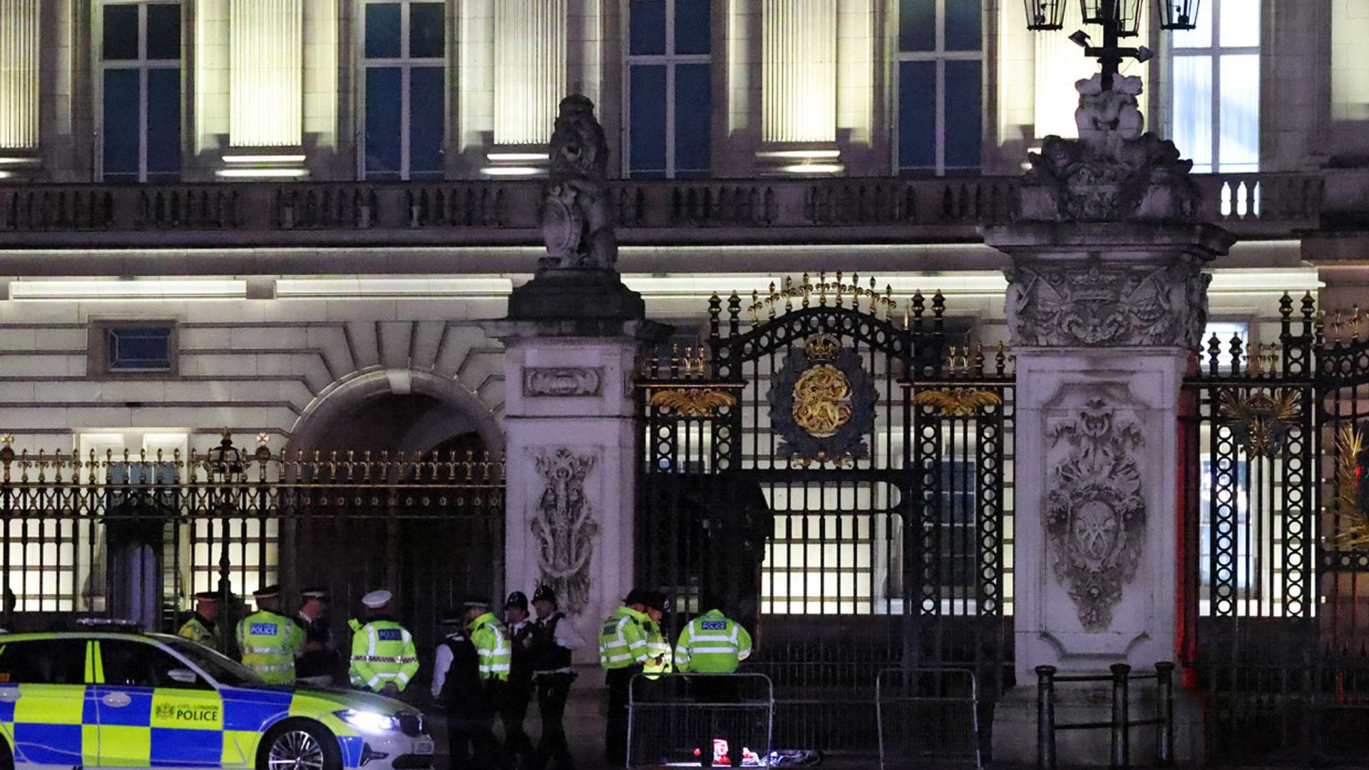 Un detenido y una 'explosión controlada' en el Palacio de Buckingham a cuatro días de la coronación de Carlos III