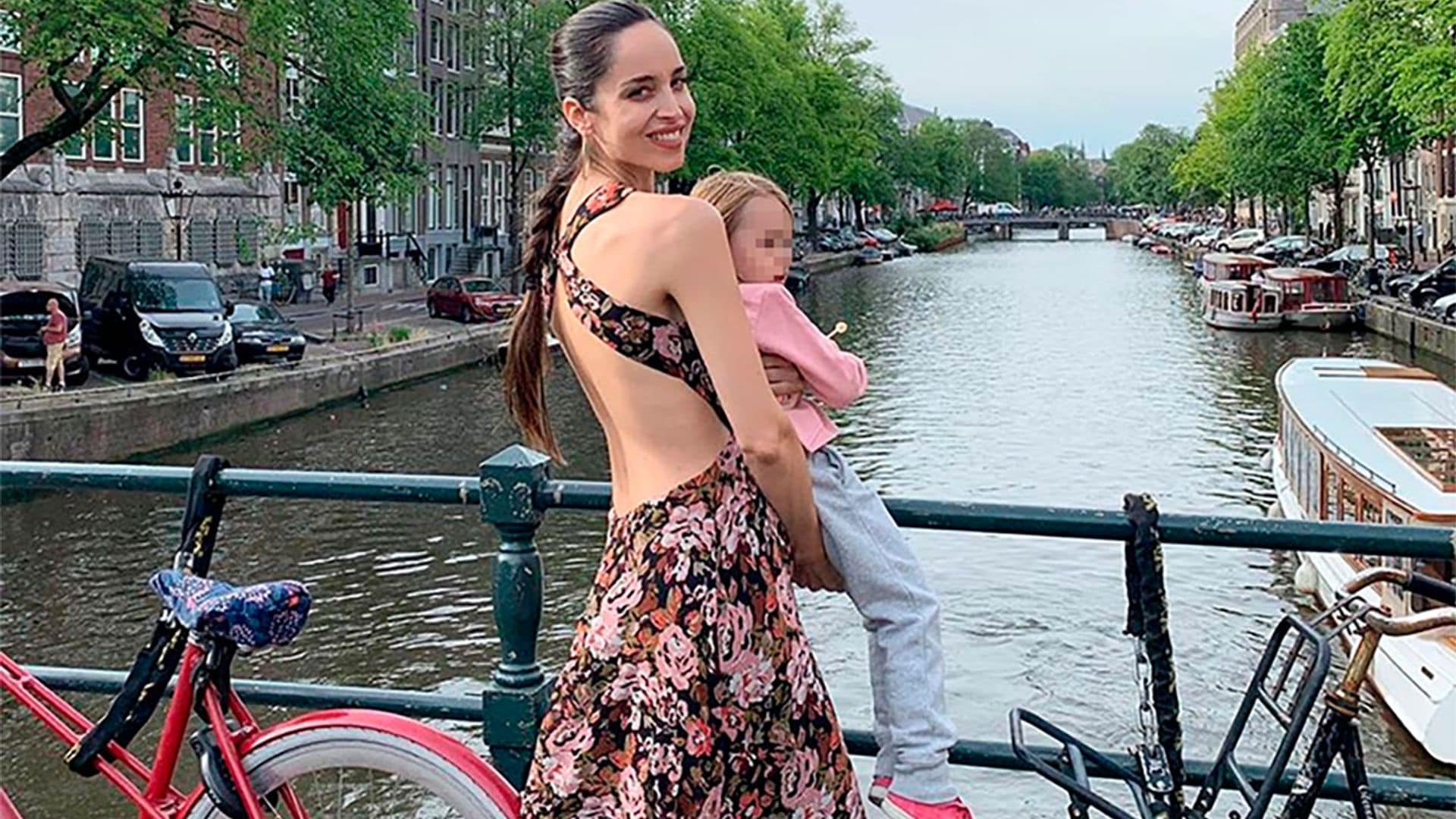 Lorena Van Heerde le enseña muy ilusionada a su hija la ciudad donde nació