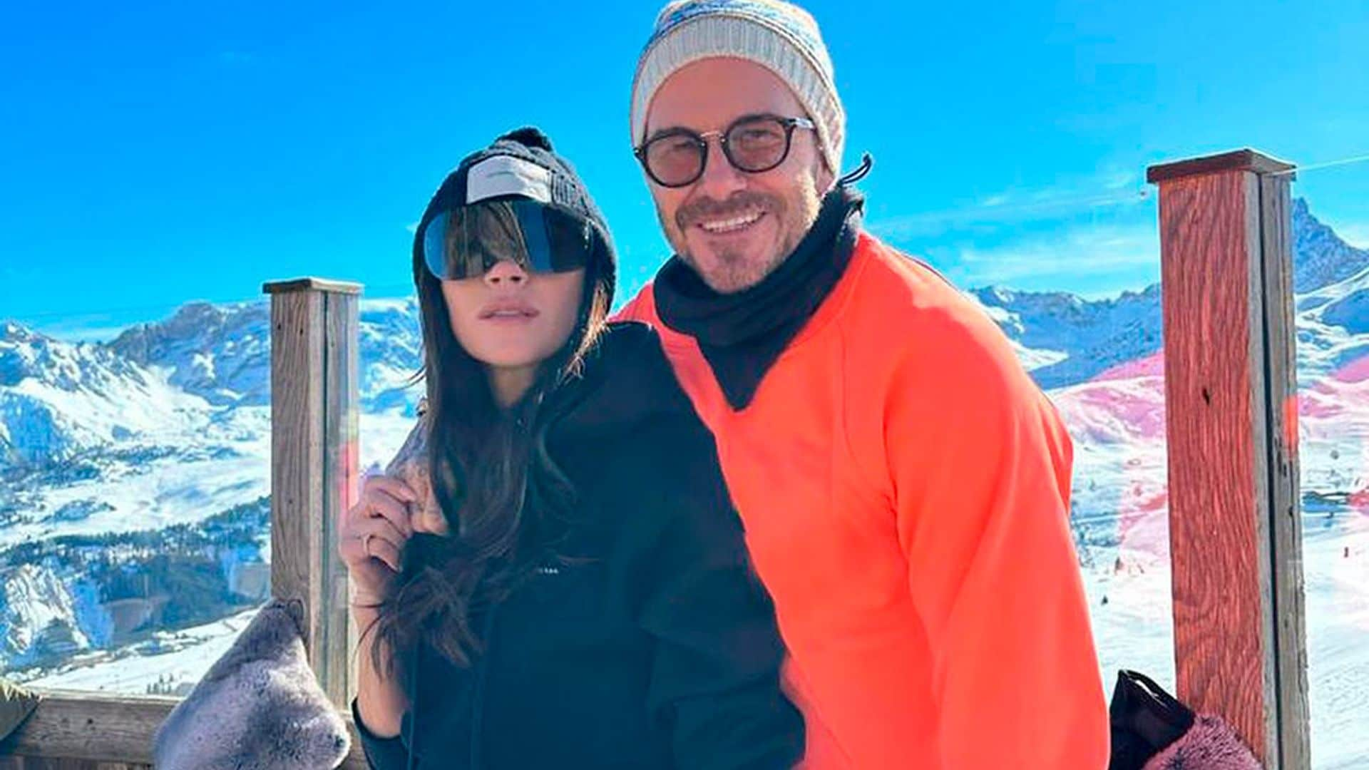 Victoria Beckham posa como nunca la hemos visto: de 'sport' (pero glamurosa) en su escapada a la nieve