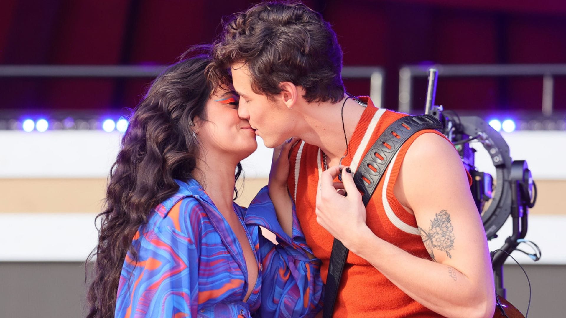 Camila Cabello y Shawn Mendes, Camilo y Evaluna.... parejas que también nos enamoraron en el escenario