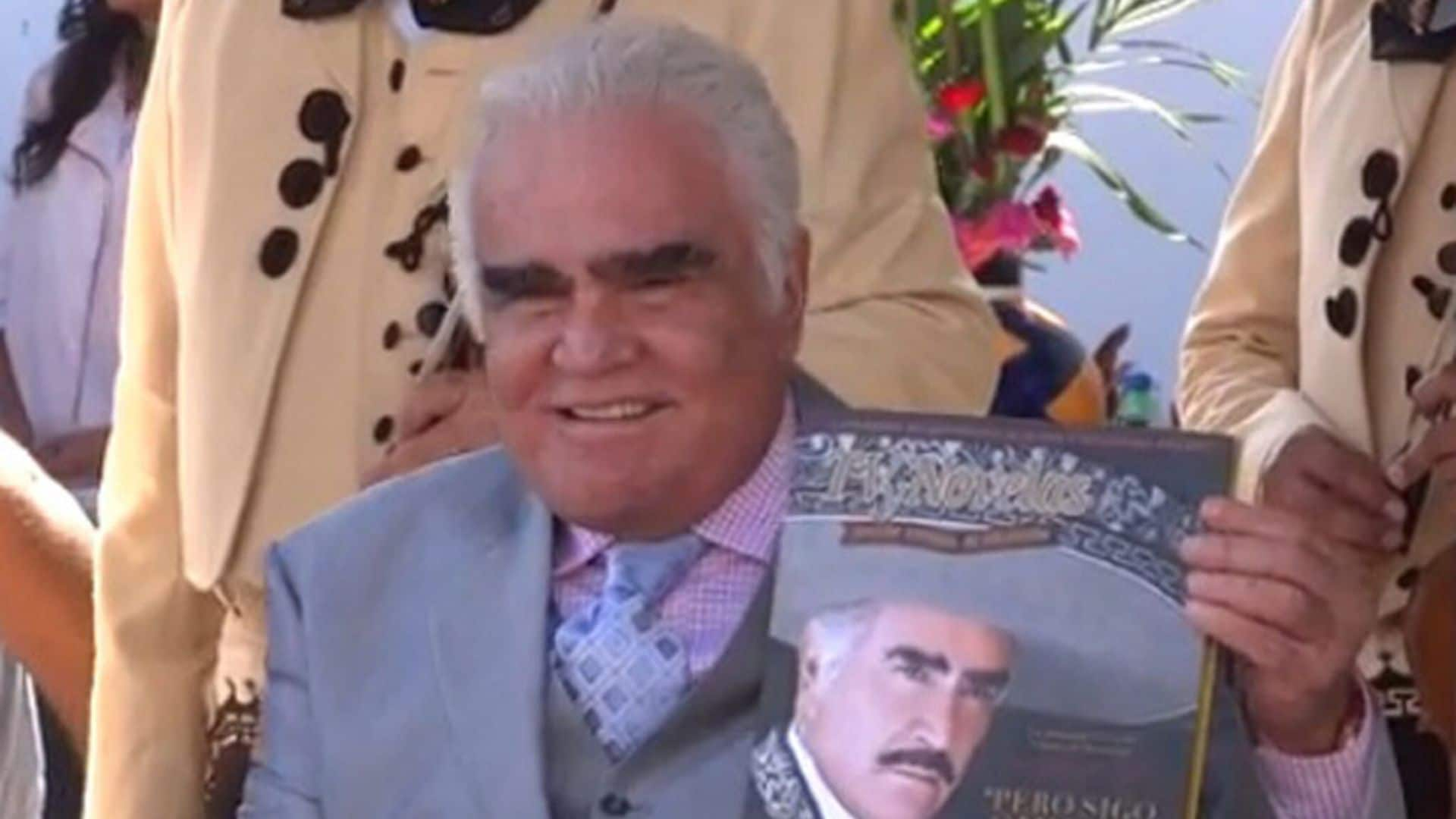 Vicente Fernández sale del hospital con un mensaje para sus fans: ‘Amigos, ya me encuentro bien’