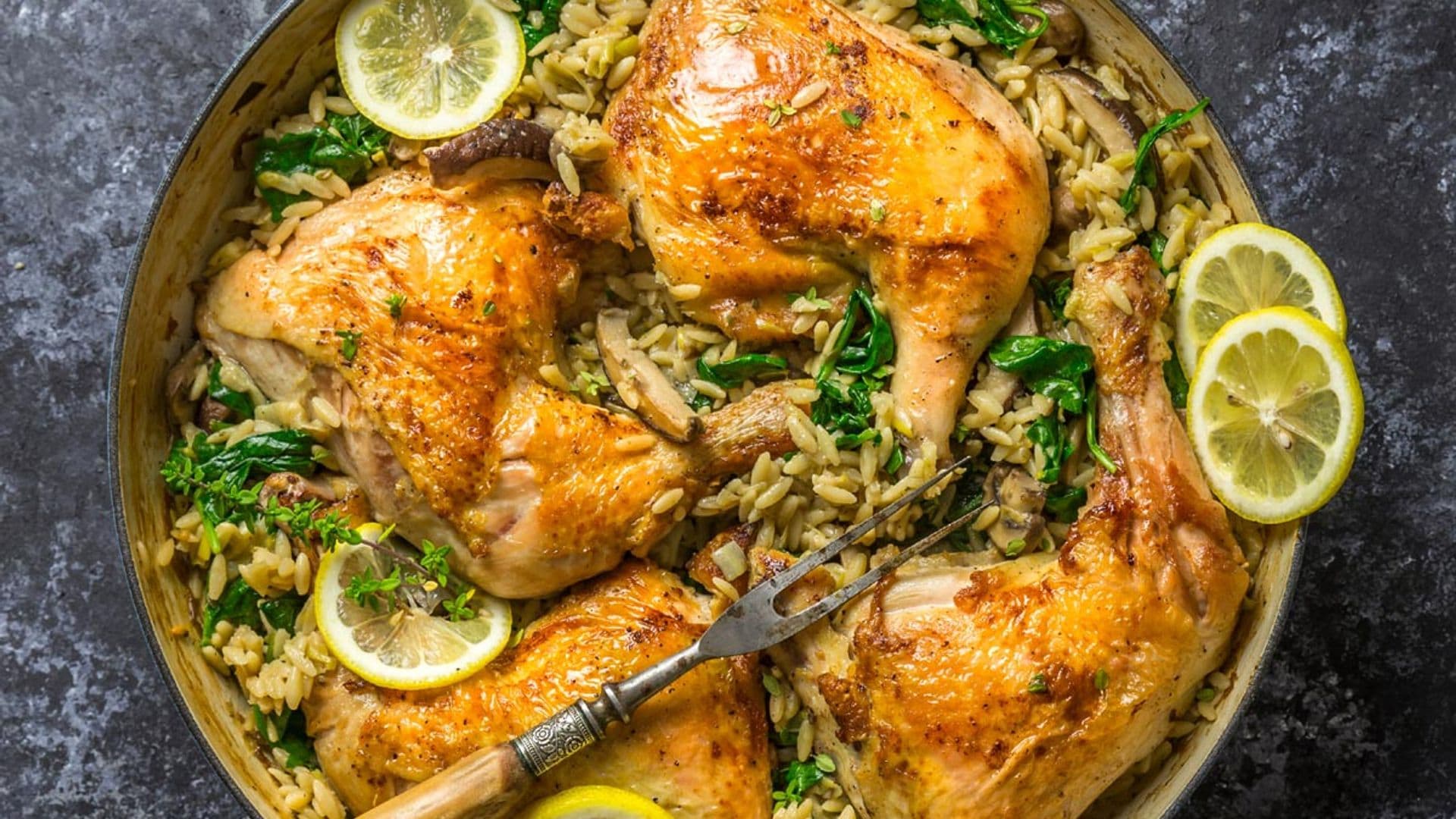 Pollo con arroz, limón y espinacas