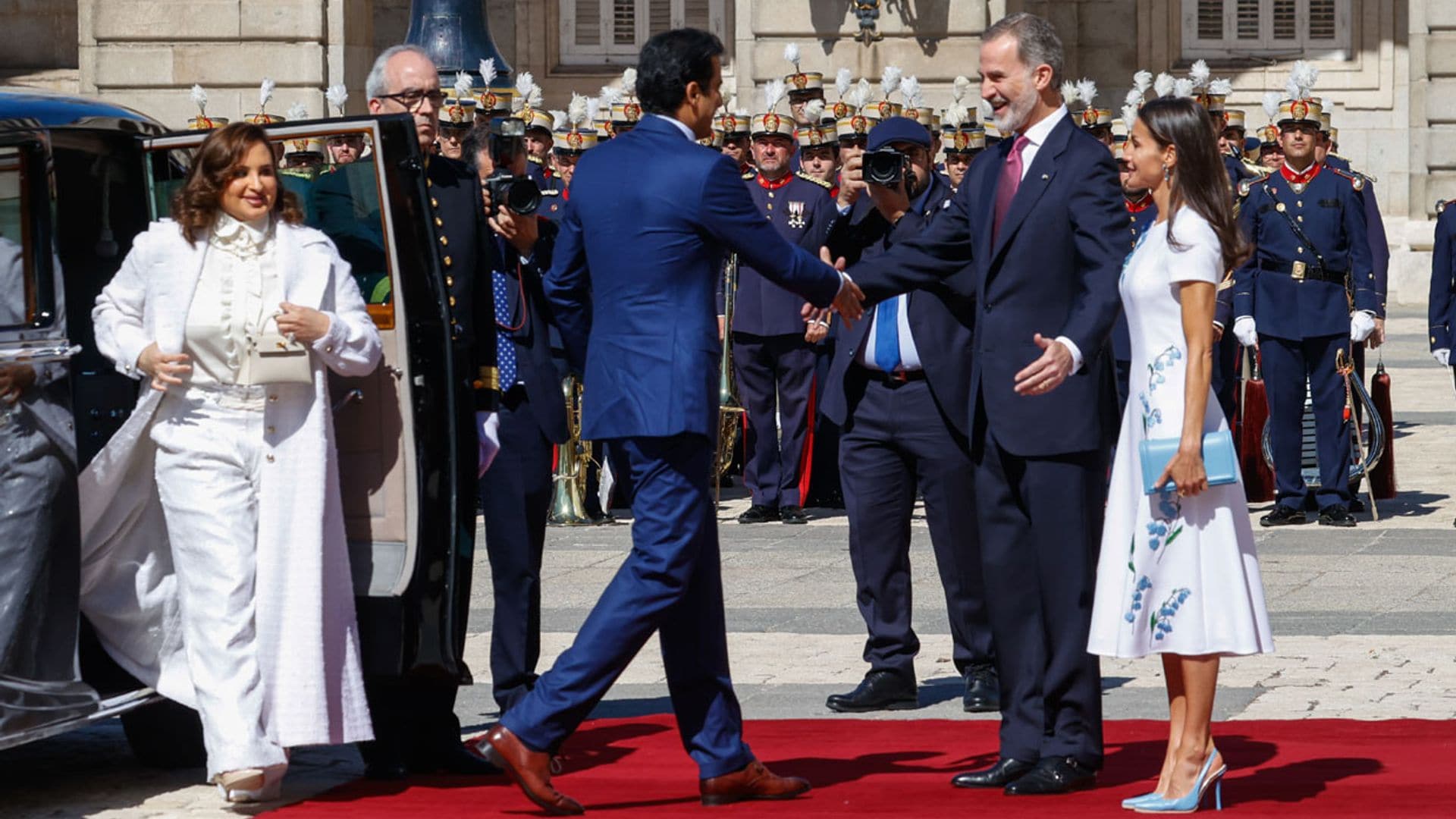 Los Reyes reciben con honores y gran cariño al emir y a la jequesa de Catar en su visita de Estado