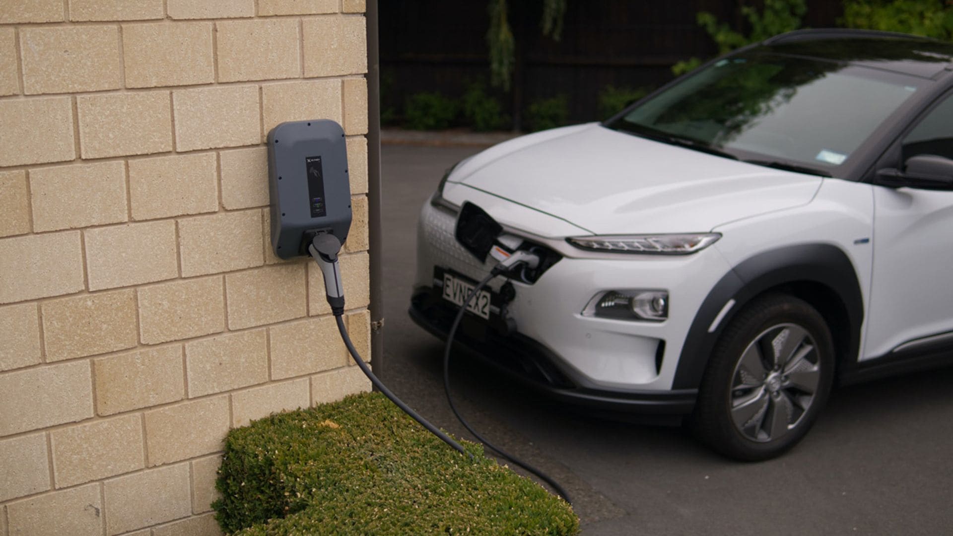 Te lo contamos todo sobre los puntos de carga de los vehículos eléctricos en casa