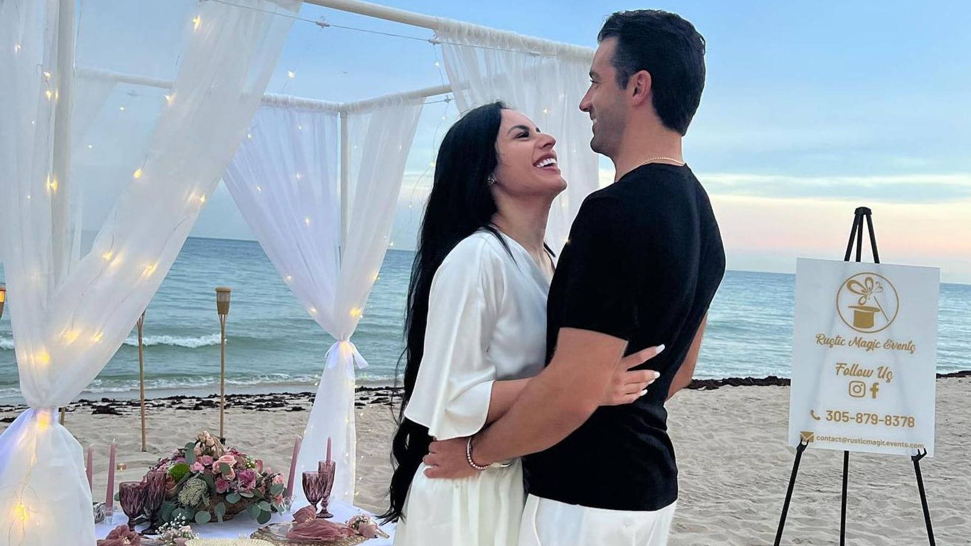 Toni Costa y Evelyn Beltrán celebran su primer aniversario de novios con elegante cena