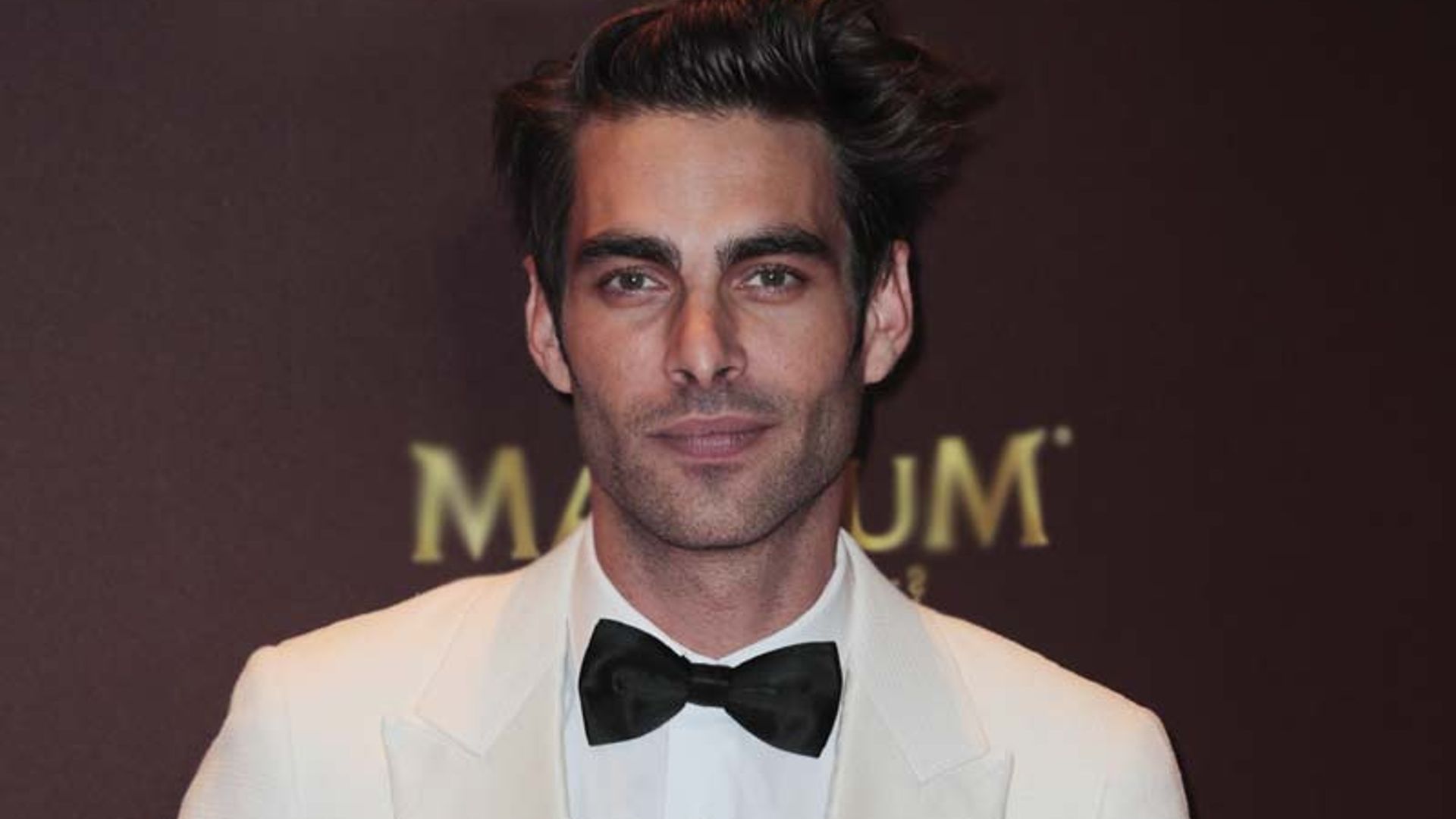 Jon Kortajarena lo cuenta todo sobre su carrera como actor, sus planes de verano y su encuentro con una gran diva italiana