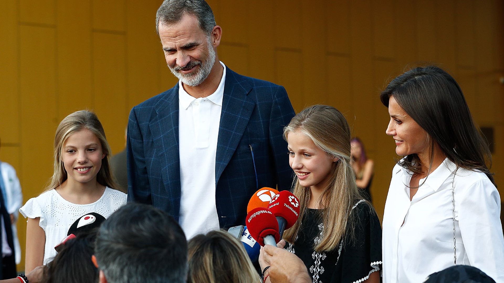 El 'regalo personal' de la princesa Leonor y la infanta Sofía a su abuelo Juan Carlos