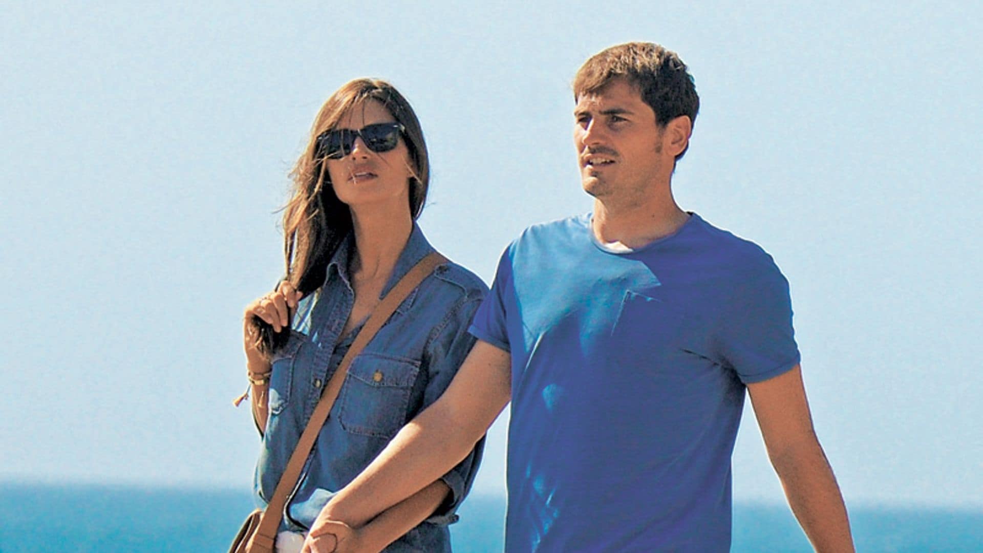 Iker Casillas y Sara Carbonero, de vacaciones con sus hijos en un destino desconocido