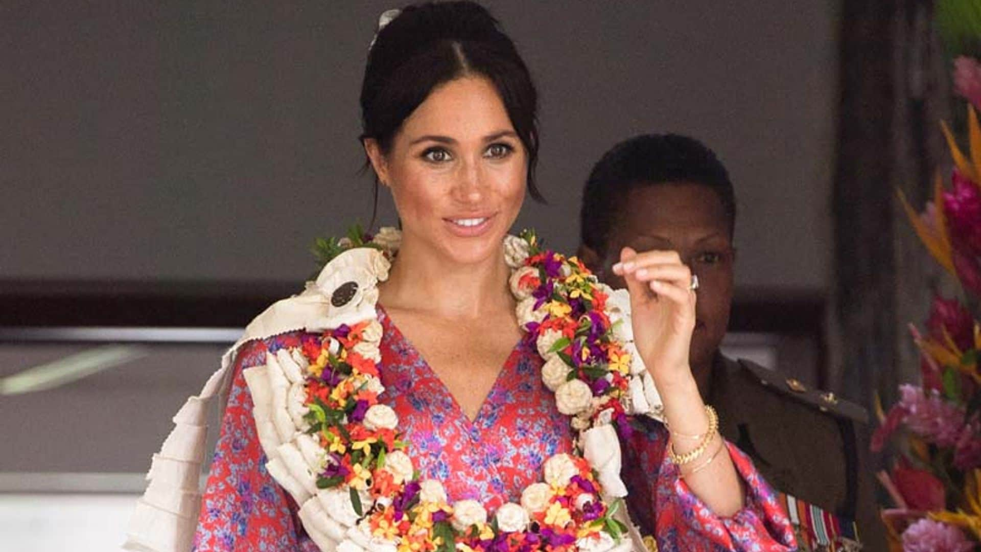 Meghan Markle estrena su look más bohemio y vuelve a confiar en el calzado español