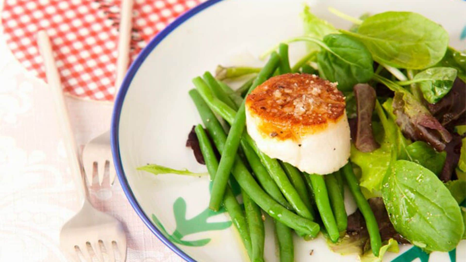 Ensalada de judías verdes, espinacas y vieiras