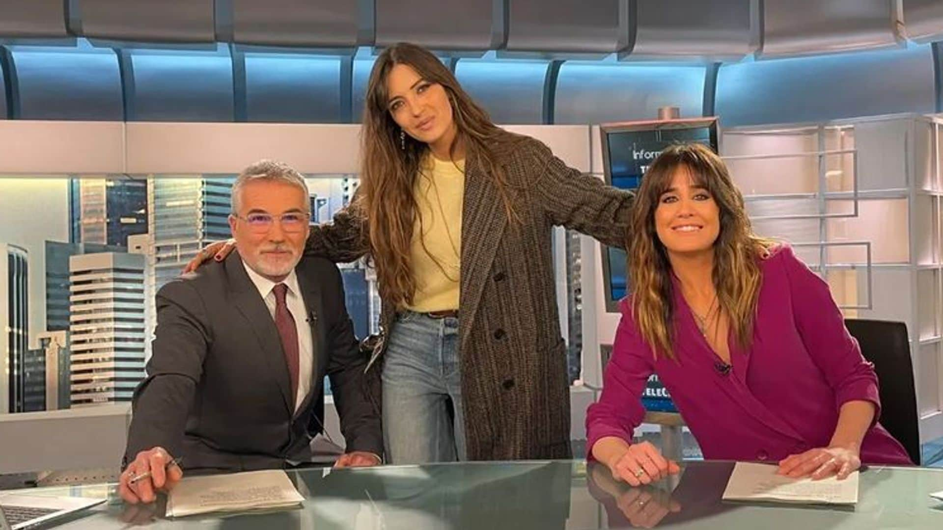 Sara Carbonero visitó a Isabel Jiménez y David Cantero en Informativos Telecinco, el mismo plató en el que ella estuvo trabajando desde 2009 hasta 2015