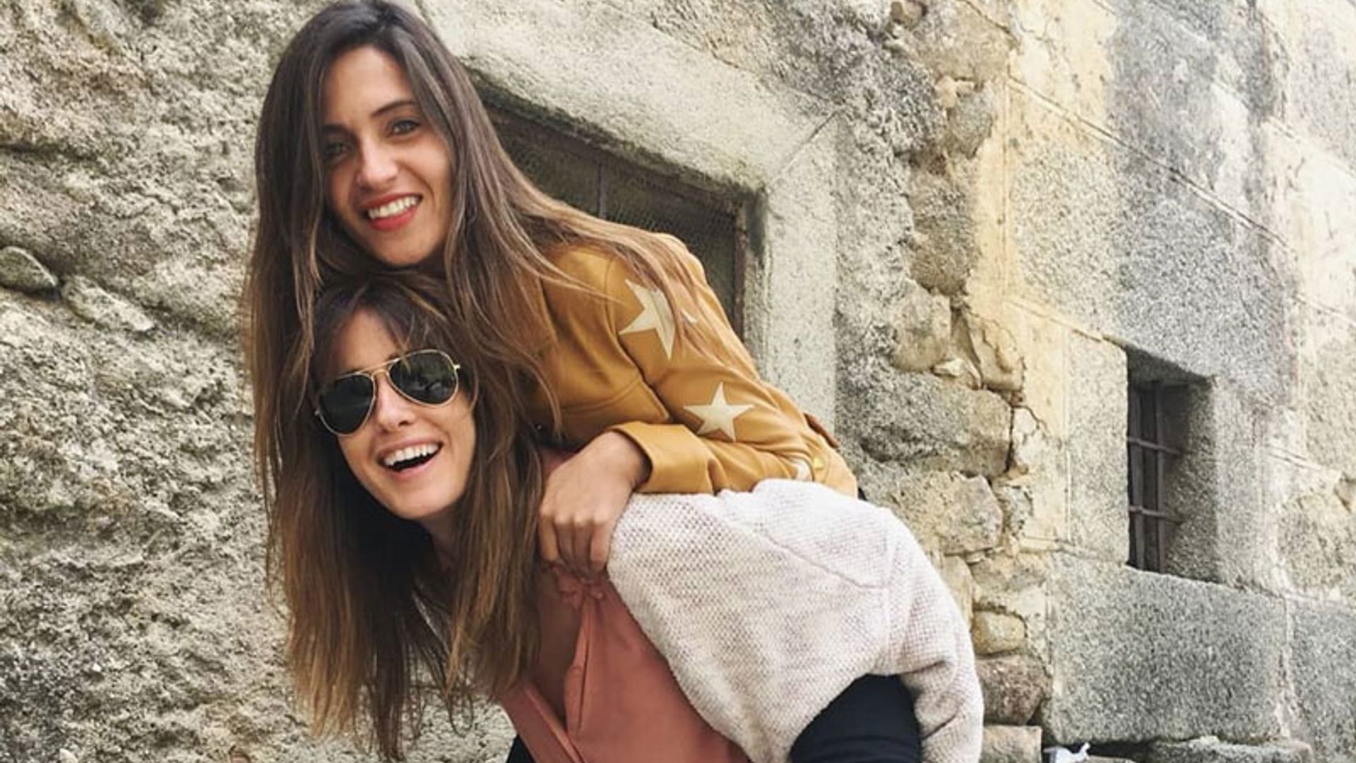 Sara Carbonero e Isabel Jiménez, reencuentro de amigas en el pueblo de Iker Casillas