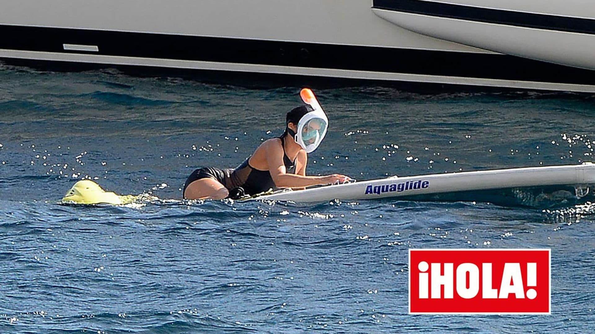 EXCLUSIVA: Gafas de buceo y equilibrio sobre colchonetas, Pilar Rubio y Sergio Ramos en alta mar