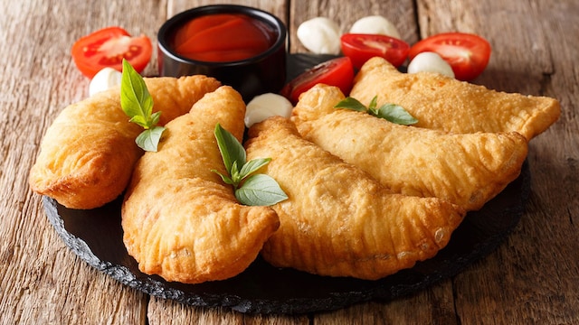 empanadillas caprese